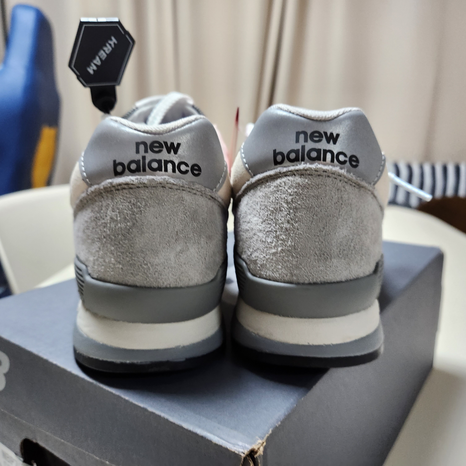 New Balance 996 Grey 착용 스타일 - 3