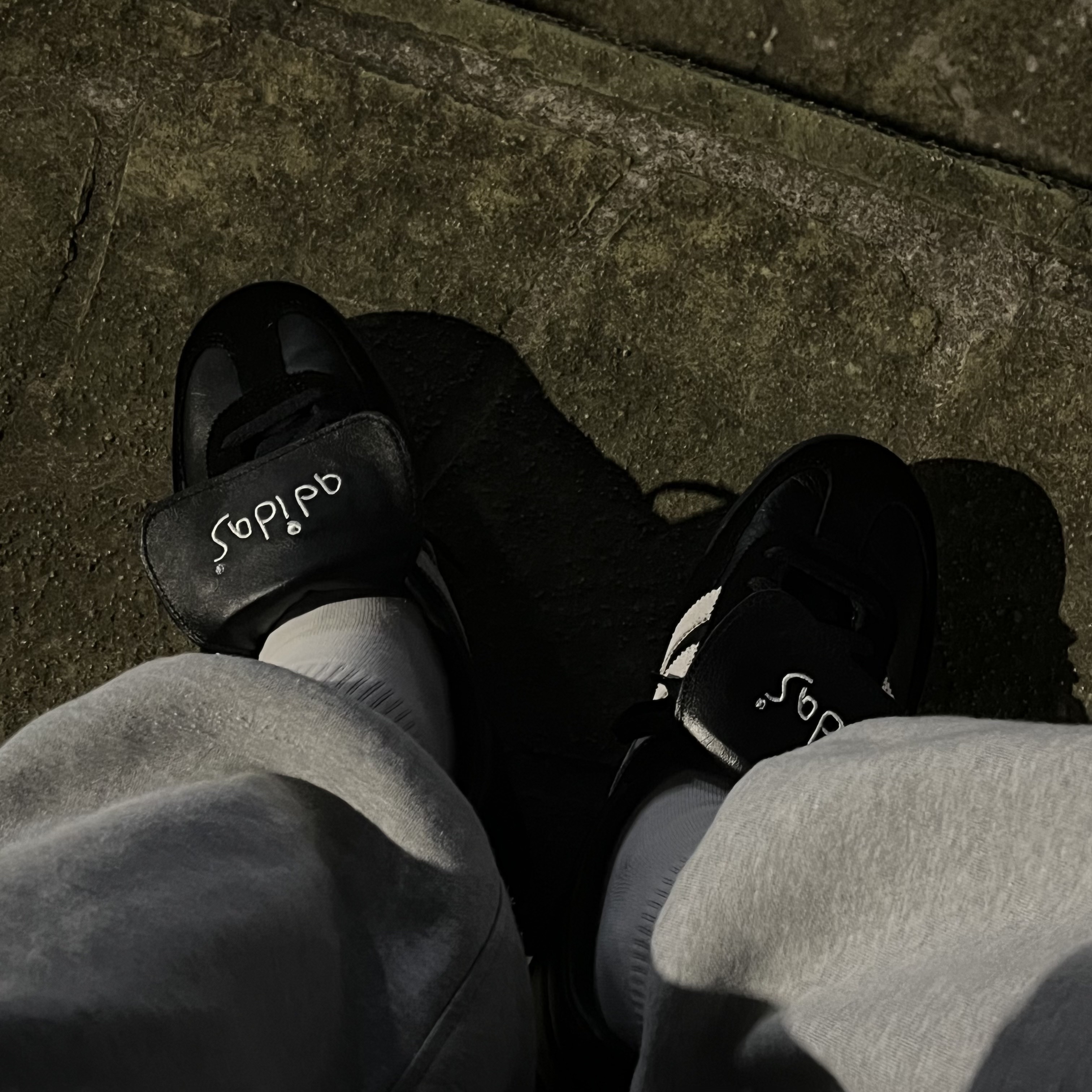 Adidas Spezial Handball Core Black Cloud White 착용 스타일 - 3