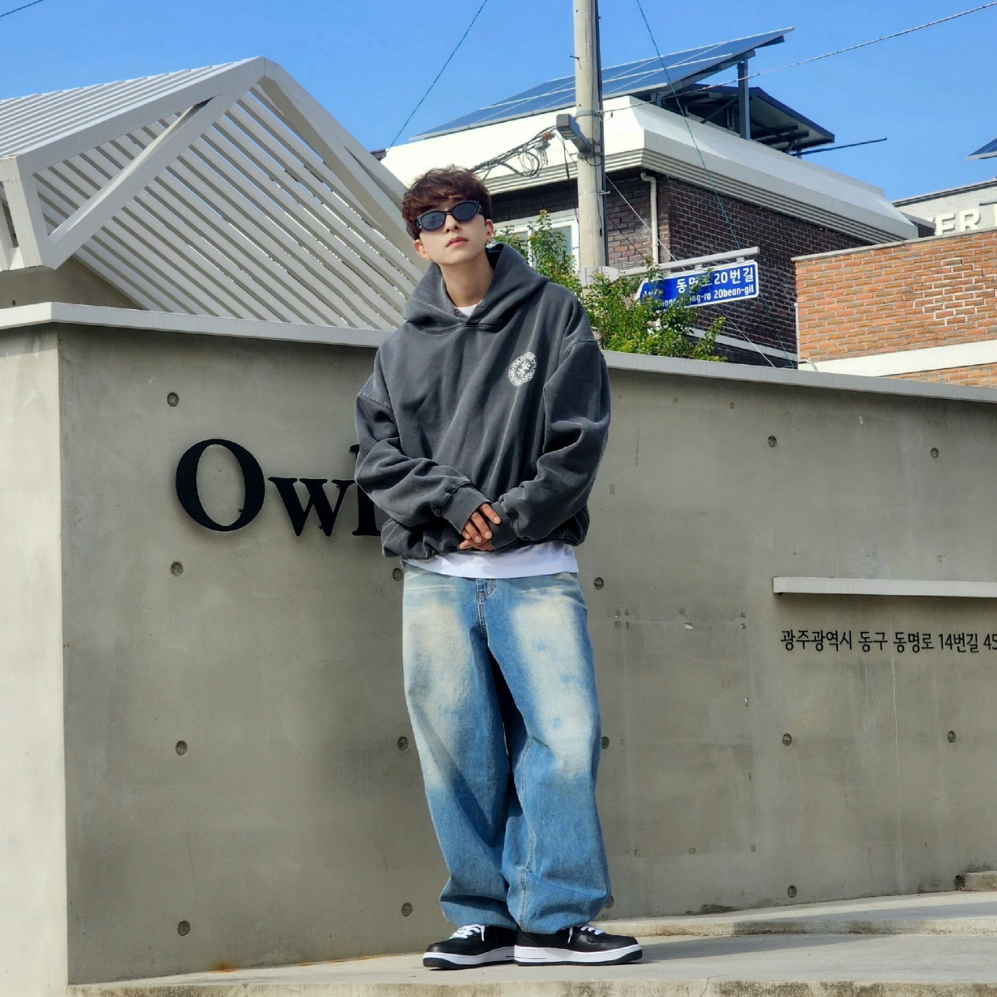 Punch Drunk Parties Circle Logo Garment Dyed Hoodie Charcoal, Nike x Stussy Air Force 1 '07 Mid SP Black 착용 스타일 - 7
