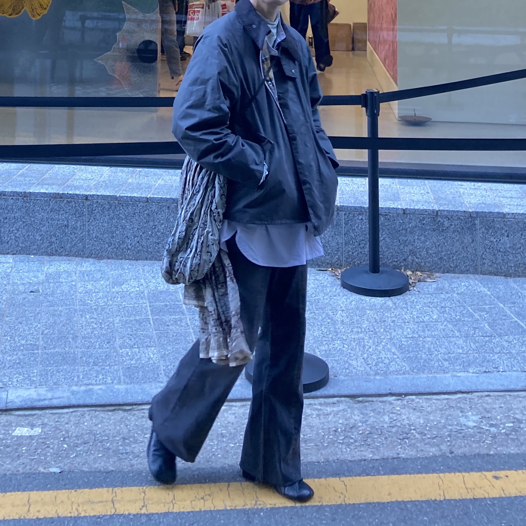 Barbour Transport Casual Wax Jacket Grey 착용 스타일