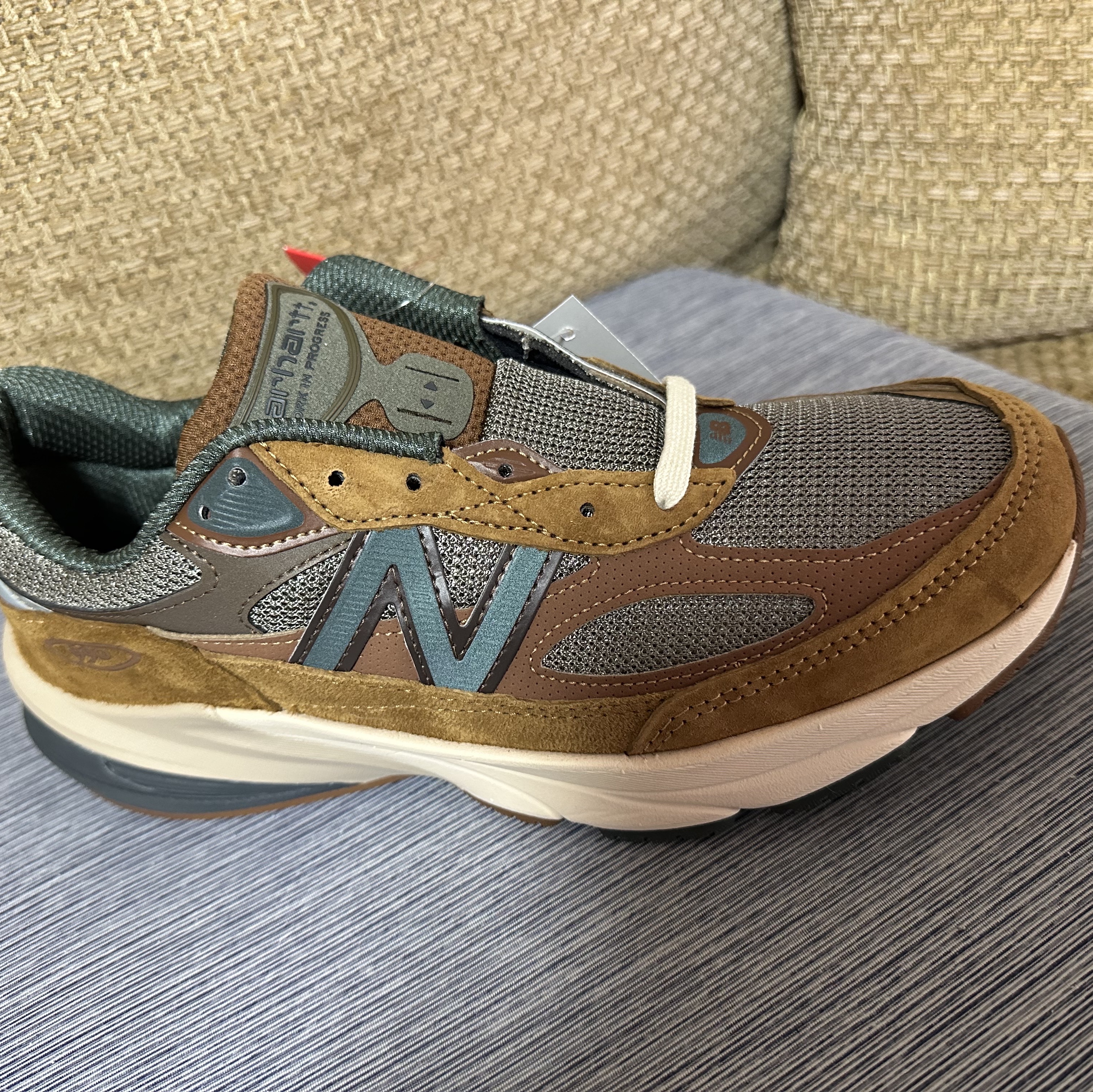 New Balance x Carhartt WIP 990v6 Made in USA Hamilton Brown Military Green 착용 스타일 - 2