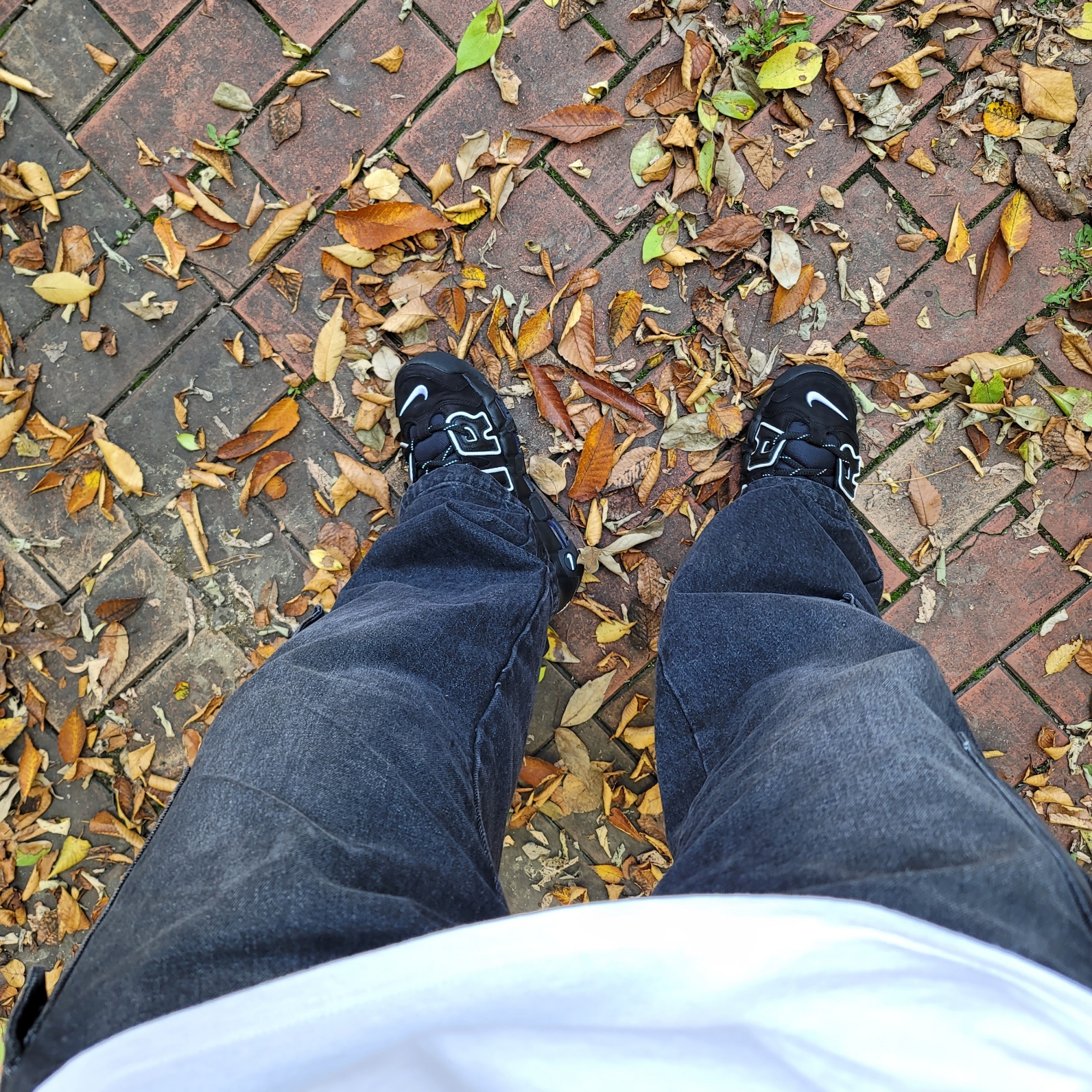 Nike x Ambush Air More Uptempo Low Black and White 착용 스타일
