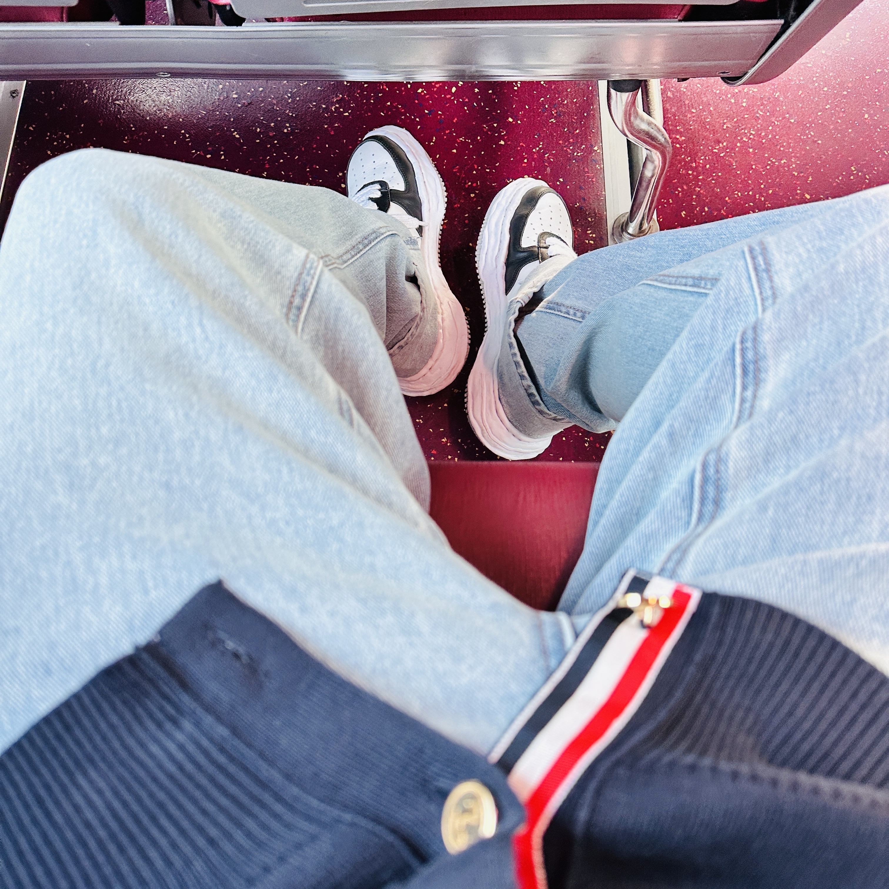 Maison Mihara Yasuhiro Wayne OG Sole Leather Low-top Sneakers Black White, Thom Browne Milano Stitch 4-Bar Cardigan Navy 착용 스타일