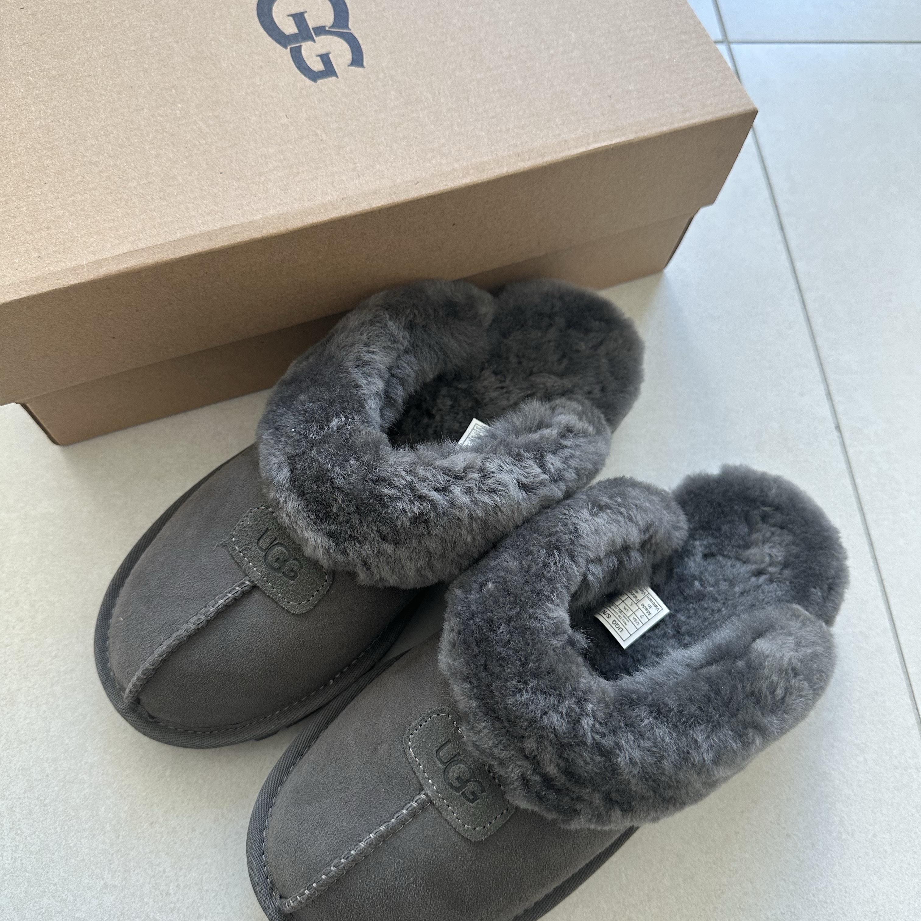 (W) UGG Coquette Slipper Grey 착용 스타일 - 1