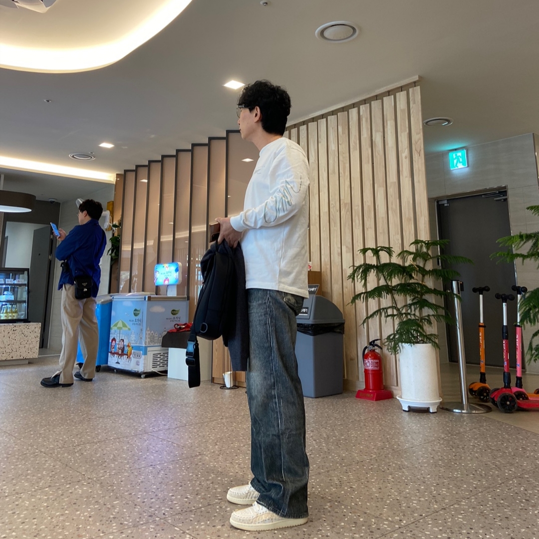 Our Legacy Third Cut Digital Dark Aurora Corduroy, Jordan x Union Long Sleeve T-Shirt White - Asia 착용 스타일