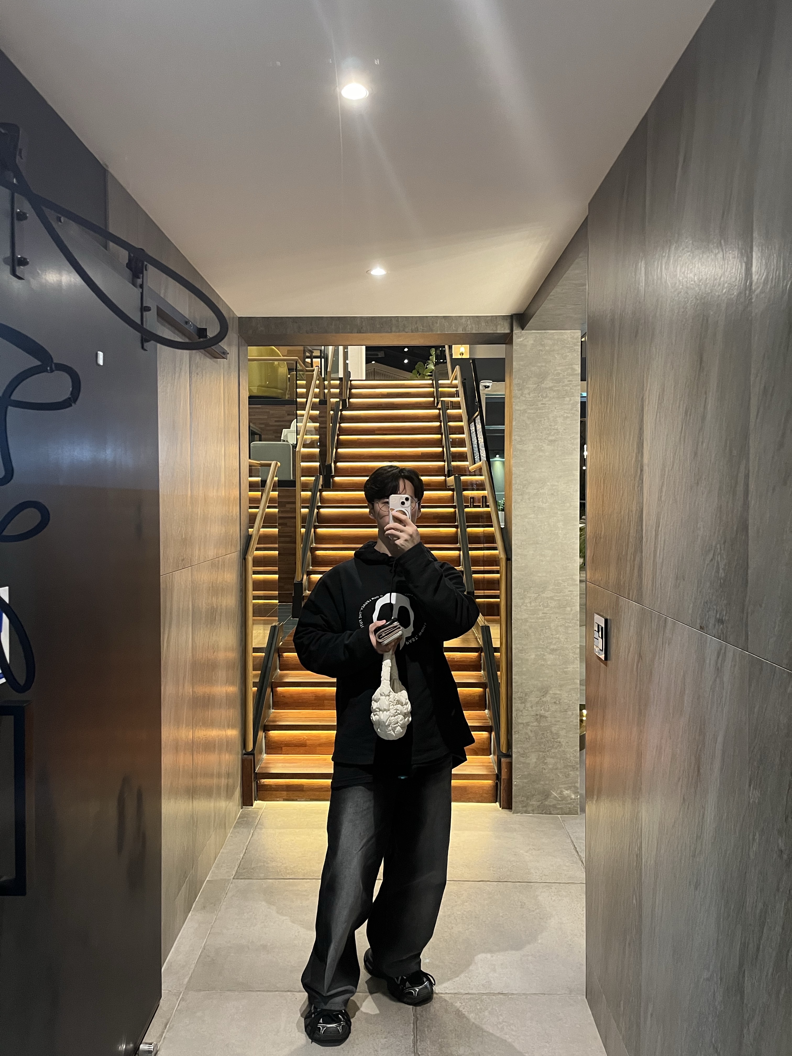 Our Legacy Loose Hoodie Maverick Skull Print Black, COS Quilted Micro Bag Off White 착용 스타일