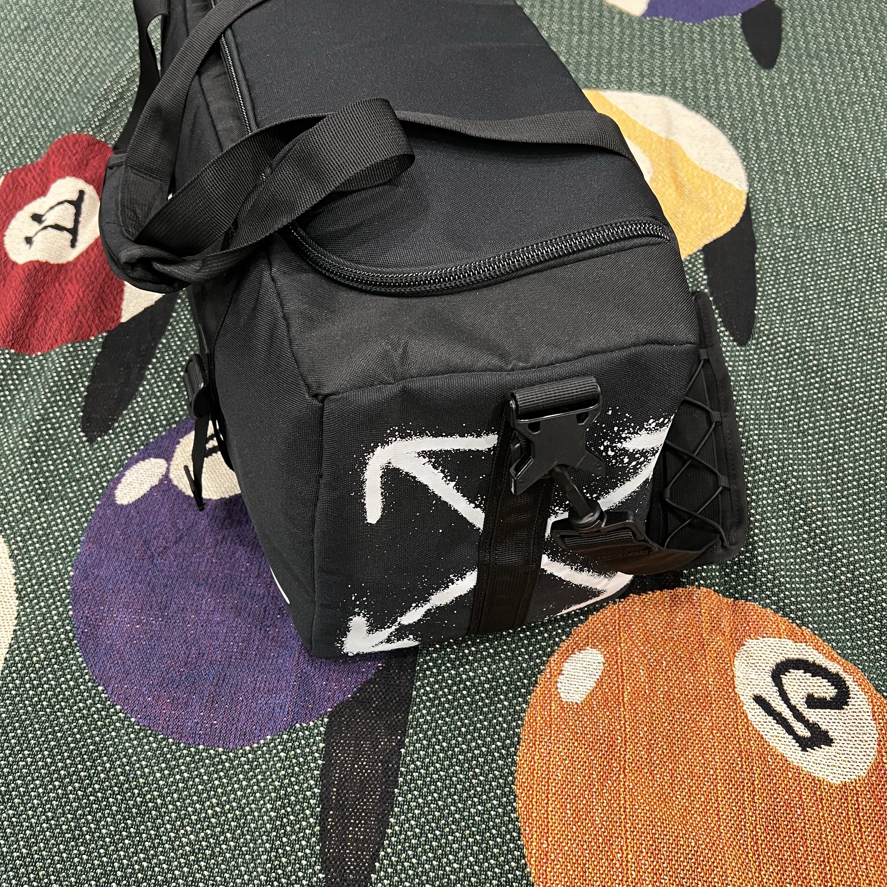 Nike x Off-White Duffle Bag Black 착용 스타일 - 2