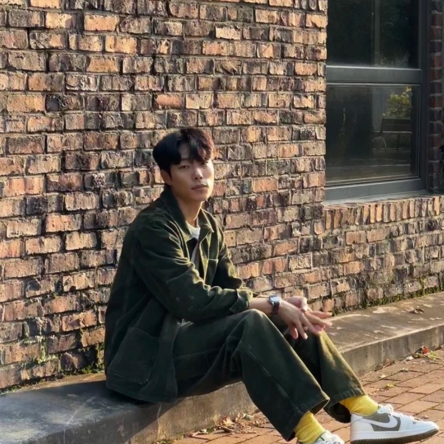 Jordan 1 x Travis Scott Retro Low Golf NRG Neutral Olive 착용 스타일 - 2
