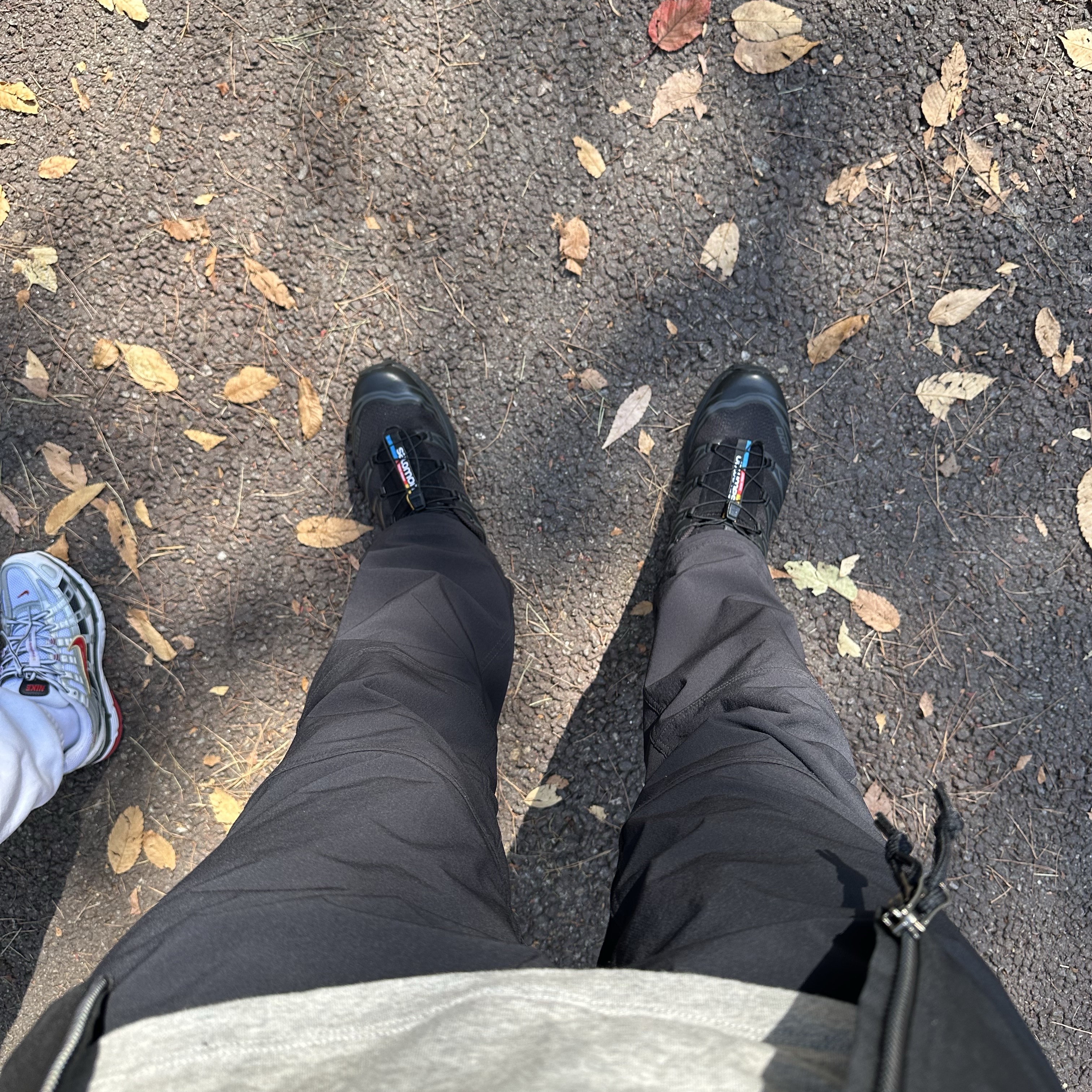 Salomon XT-6 ADV Black, Nike ACG Sun farer Trail Pants Black - Asia 착용 스타일