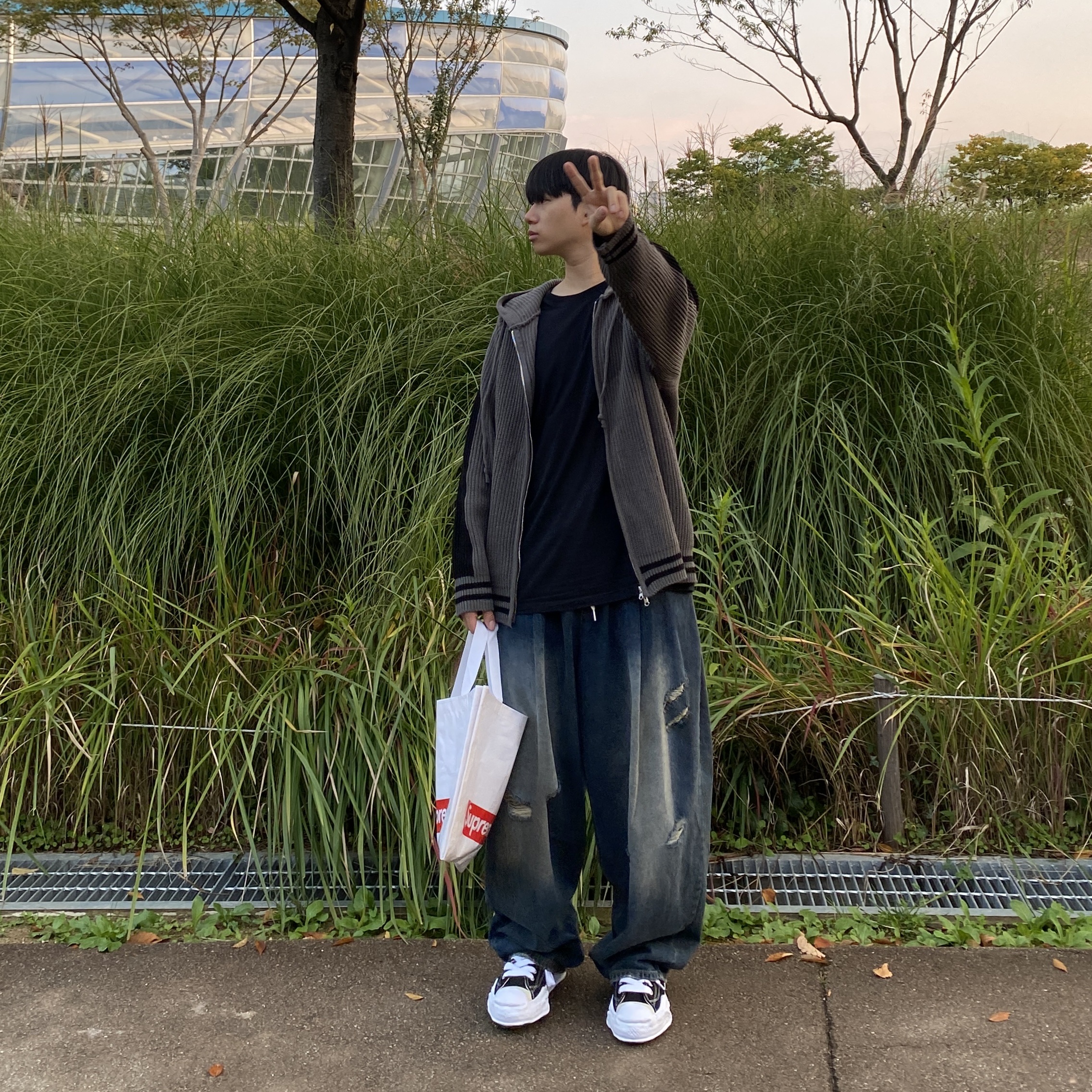 Maison Mihara Yasuhiro Hank OG Sole Canvas Low-top Sneakers Black, Maison Mihara Yasuhiro Peterson OG Sole Canvas Low Sneakers Black 착용 스타일 - 2