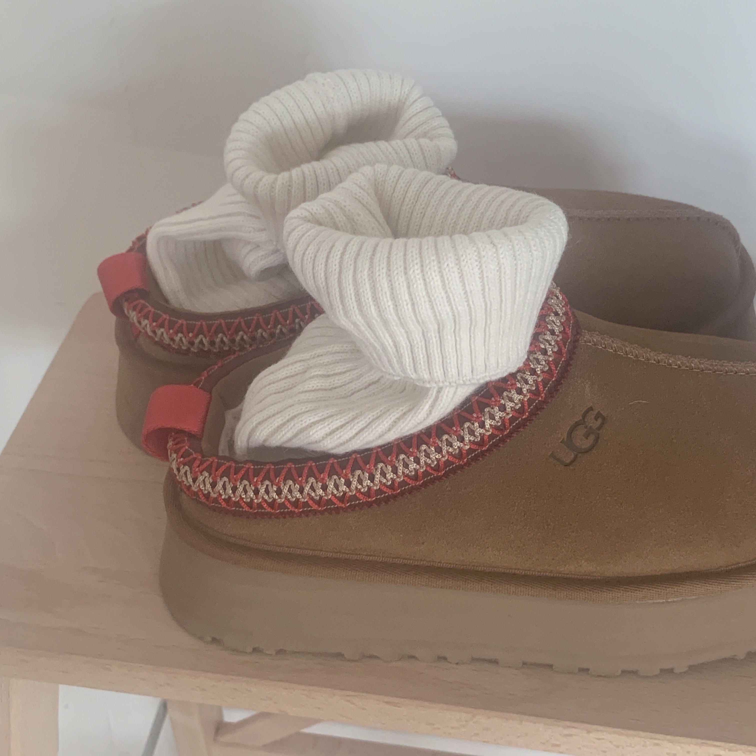 (W) UGG Tazz Slipper Chestnut 착용 스타일 - 6