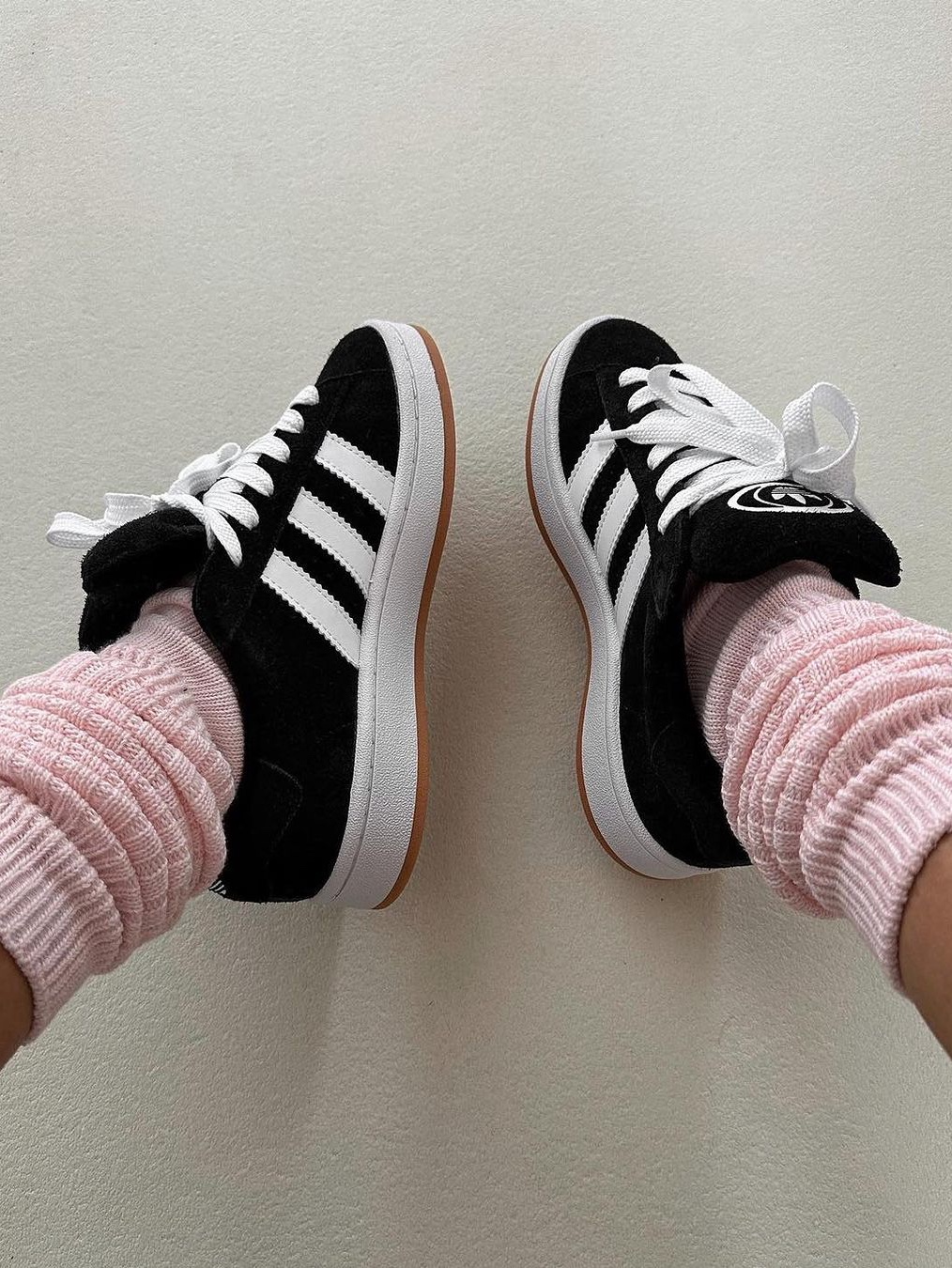 Adidas Gazelle Collegiate Burgundy, Adidas Superstar Core Black White 착용 스타일 - 6