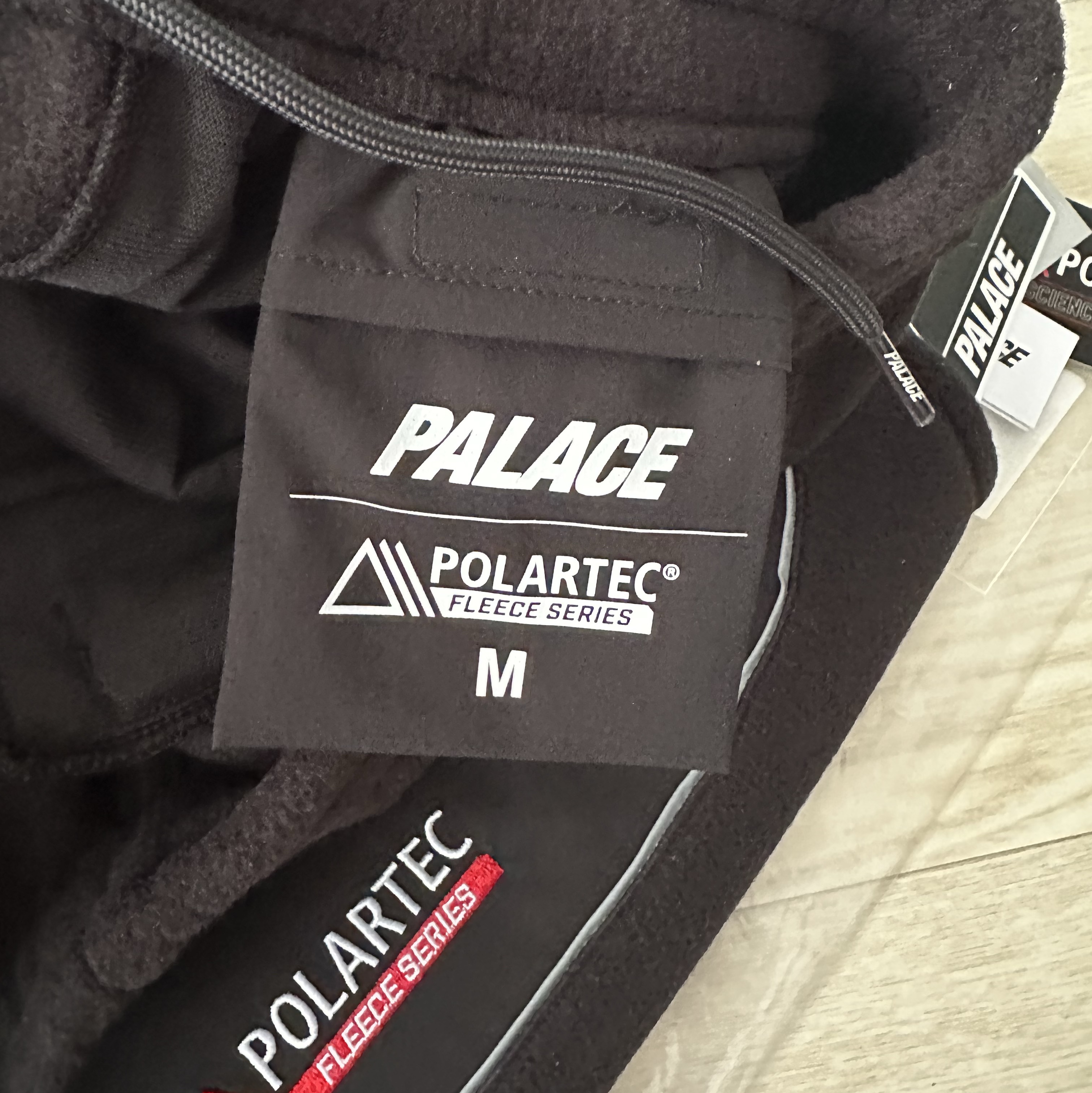 Palace Polartec 3M Jogger Black - 23FW, Palace Cordura Eco Hex Ripstop Shoulder Bag Slate Grey - 23FW 착용 스타일 - 3