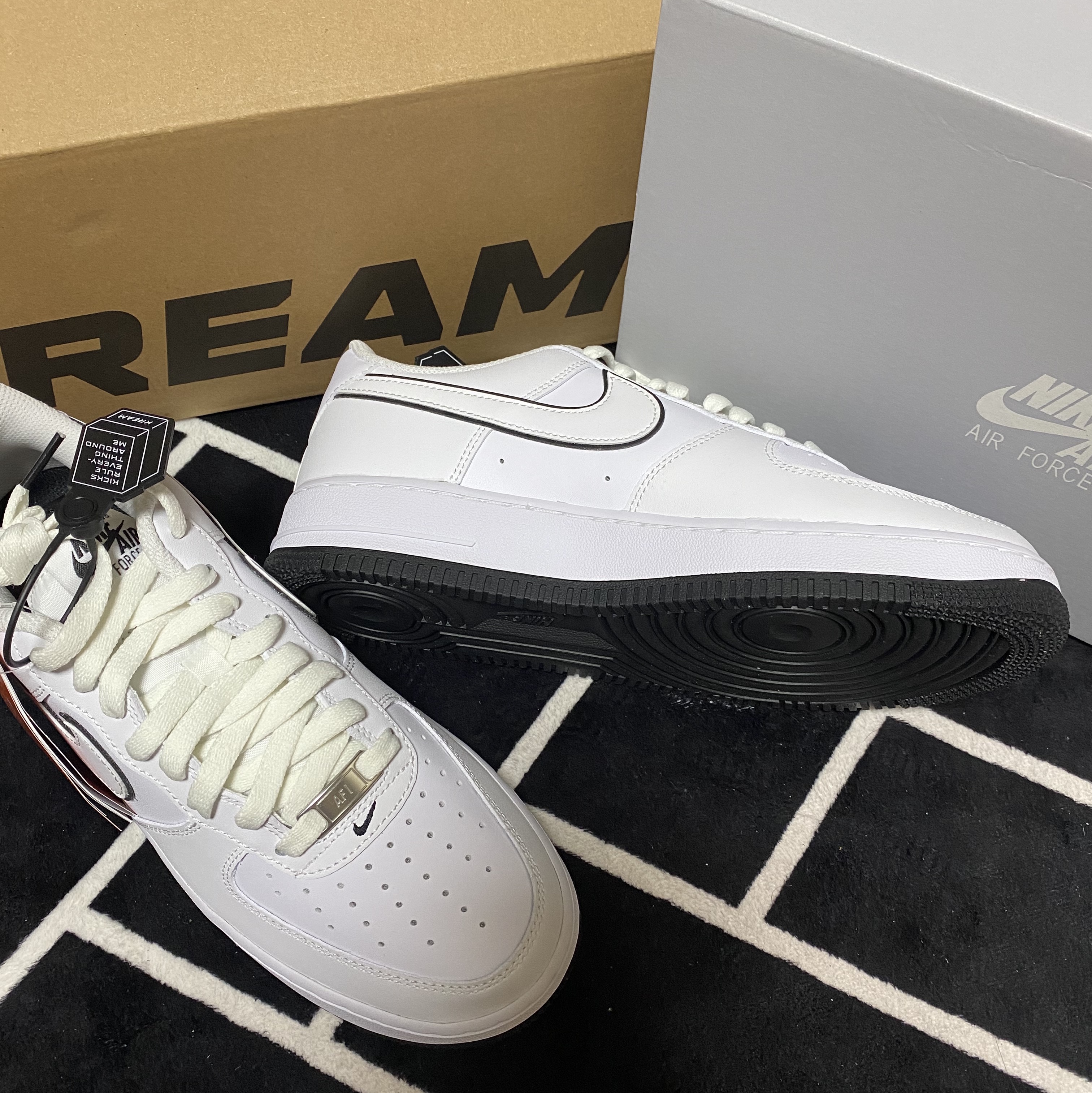 Nike Air Force 1 '07 White Black 착용 스타일