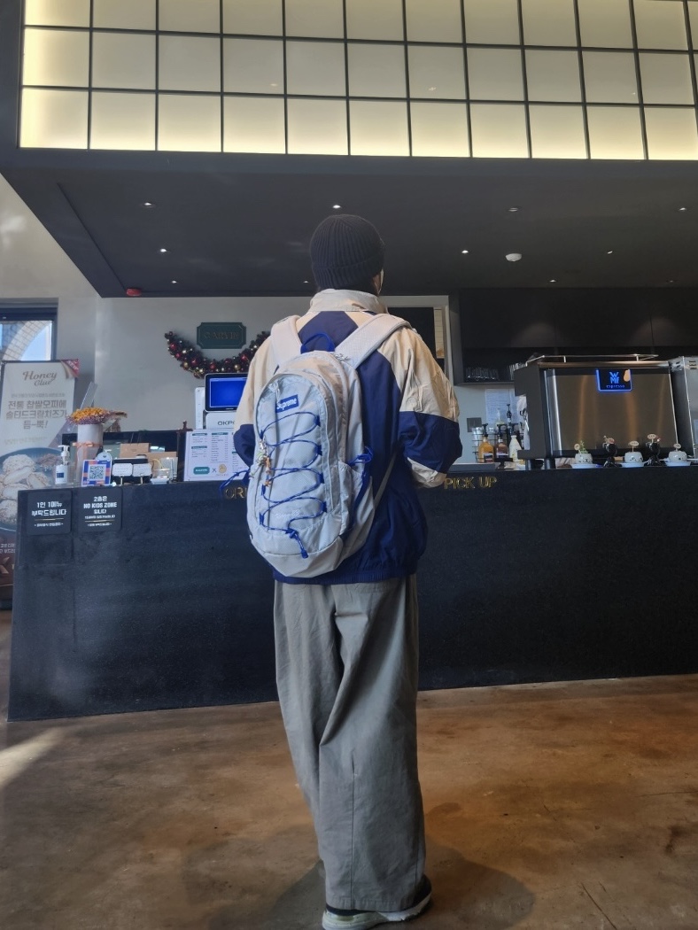 Supreme Backpack Silver - 22SS, Nike x Cav Empt Track Jacket Navy 착용 스타일 - 3