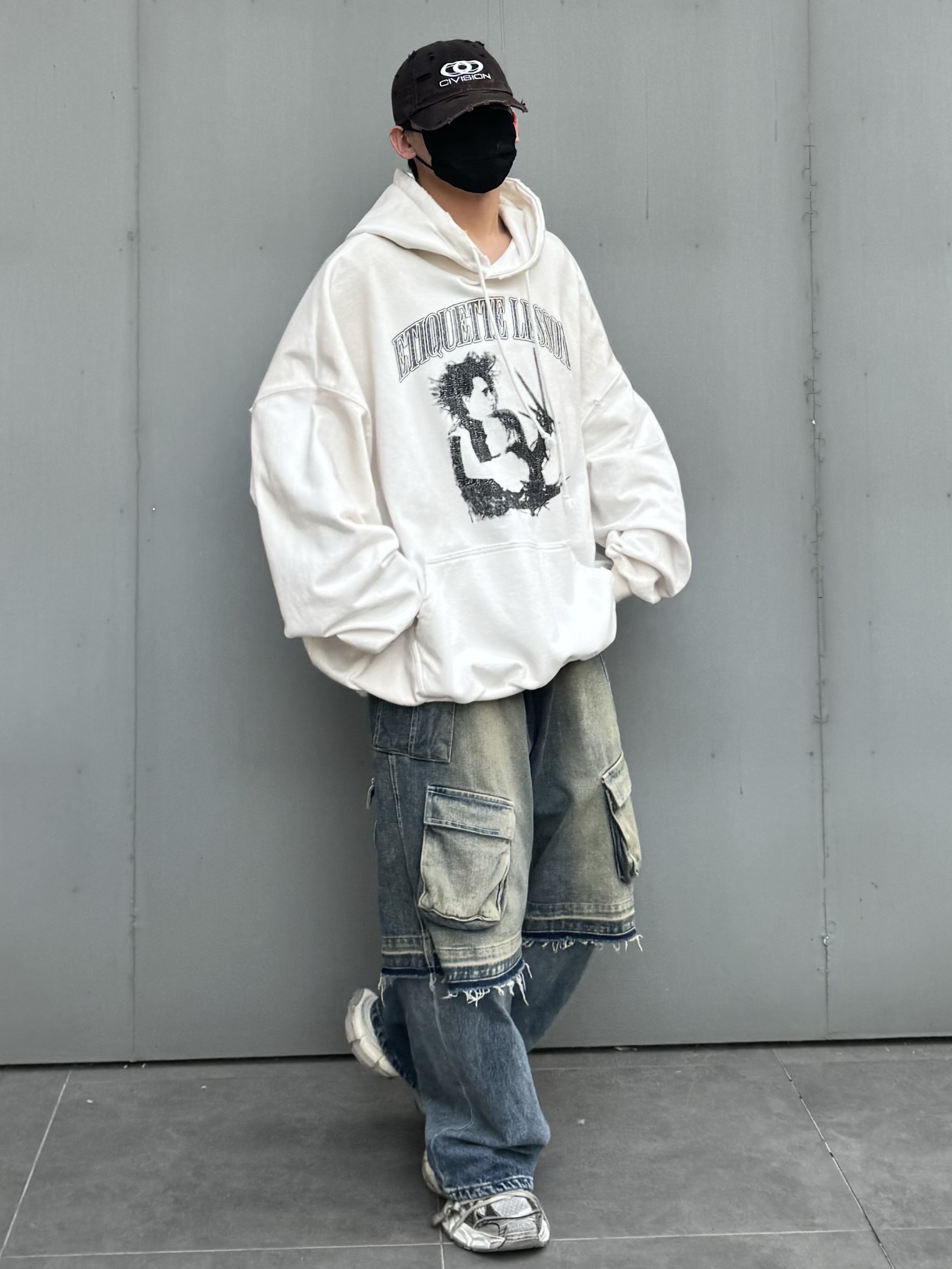 Nos Couleurs Old Washed Cargo Denim Shorts Blue, Project G/R x Atmos Etiquette Lesson Vintage Washed Hoodie White 착용 스타일 - 3