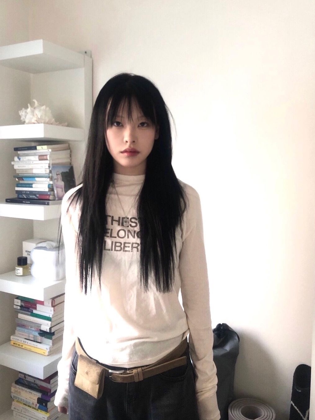 Millo Women Hole Raglan T-Shirt Cream, Millo Women Hole Raglan T-Shirt Green 착용 스타일 - 1