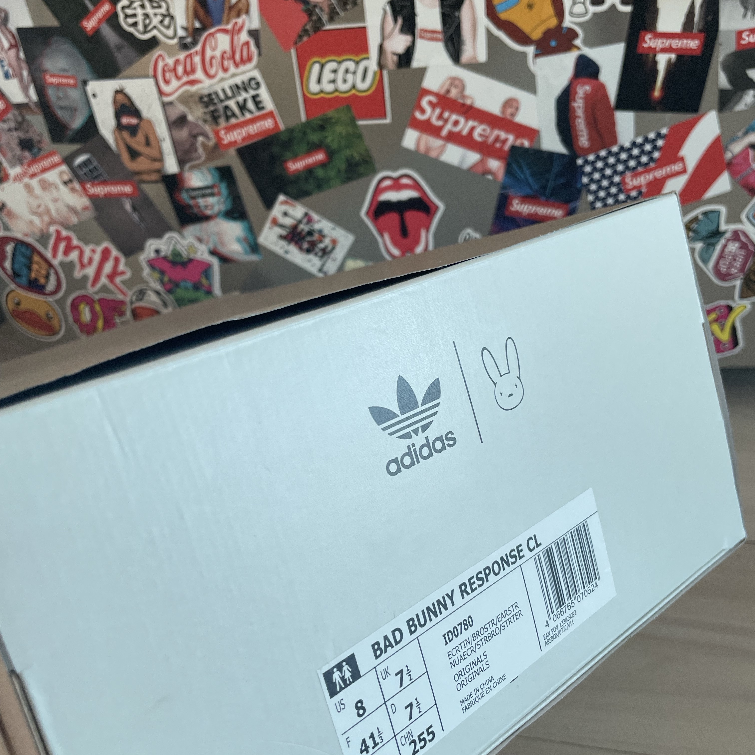 Adidas x Bad Bunny Response CL Ecru Tint 착용 스타일 - 3