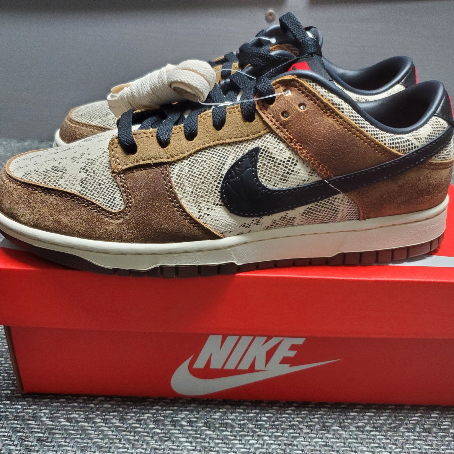 Nike Dunk Low PRM Head to Head 착용 스타일