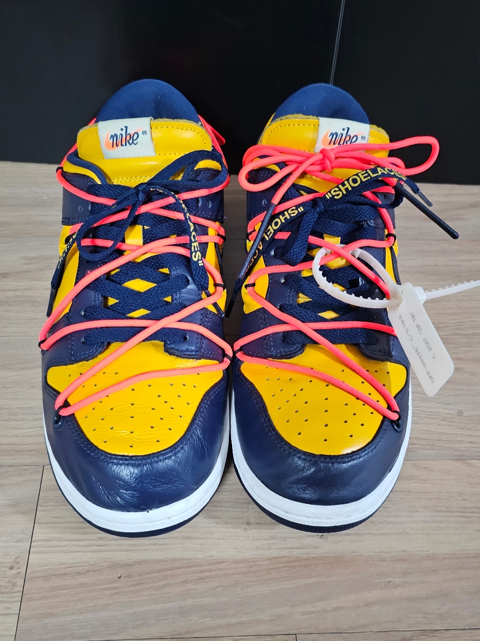 Nike x Off-White Dunk Low University Gold Midnight Navy 착용 스타일 - 1