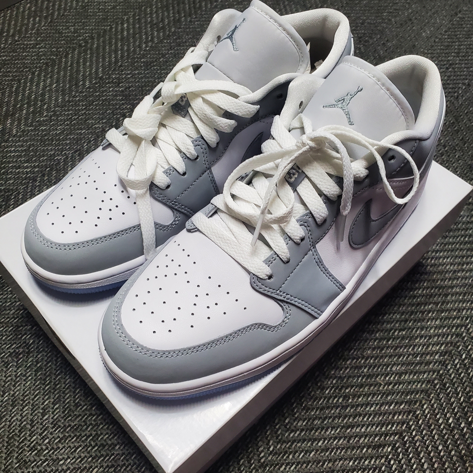 (W) Jordan 1 Low White Wolf Grey 착용 스타일