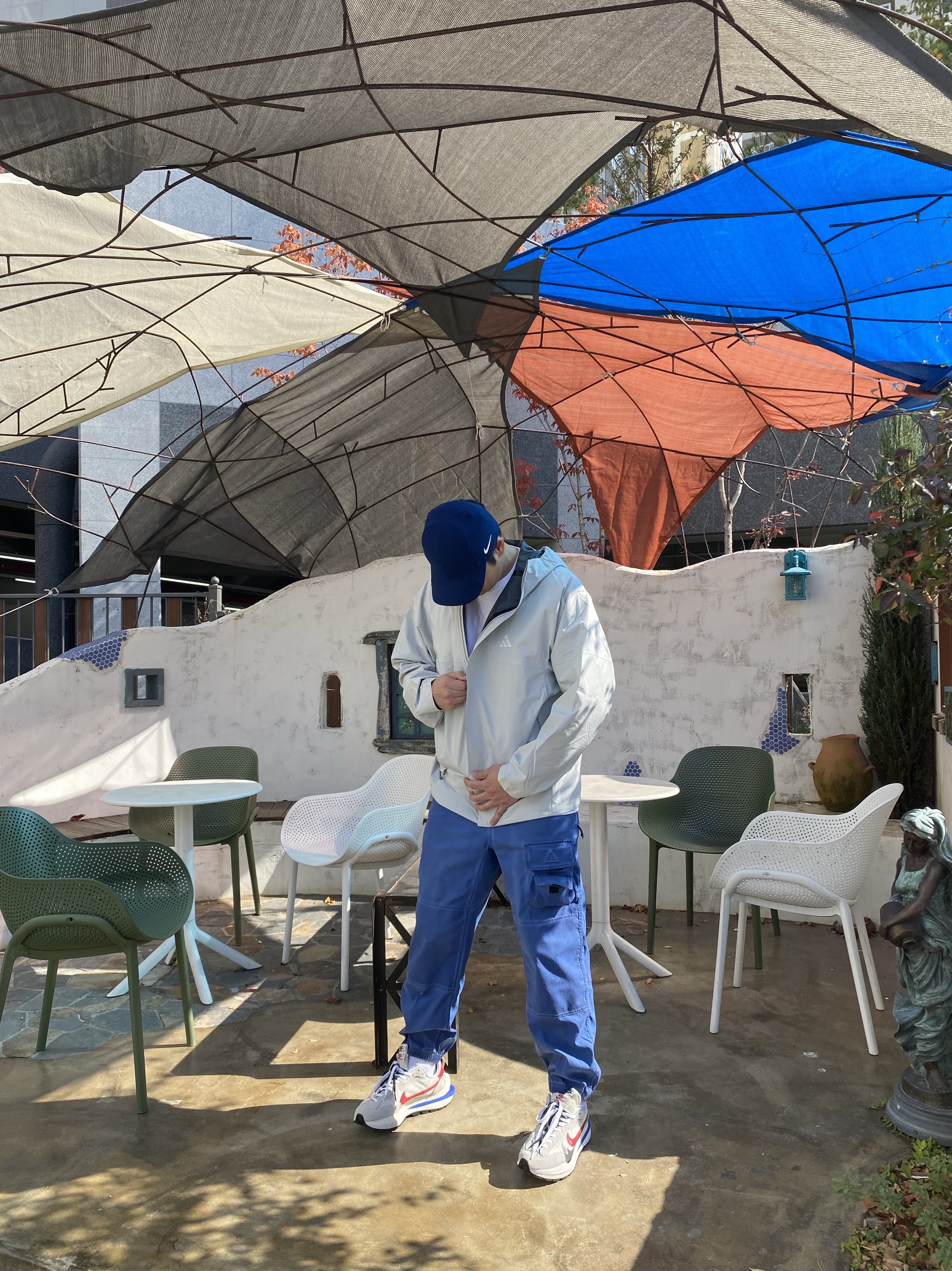Nike x Drake Nocta Cardinal Stock Essential Cap Navy, Nike ACG Storm-Fit ADV Cascade Rains Full Zip Jacket Photon Dust - Asia 착용 스타일