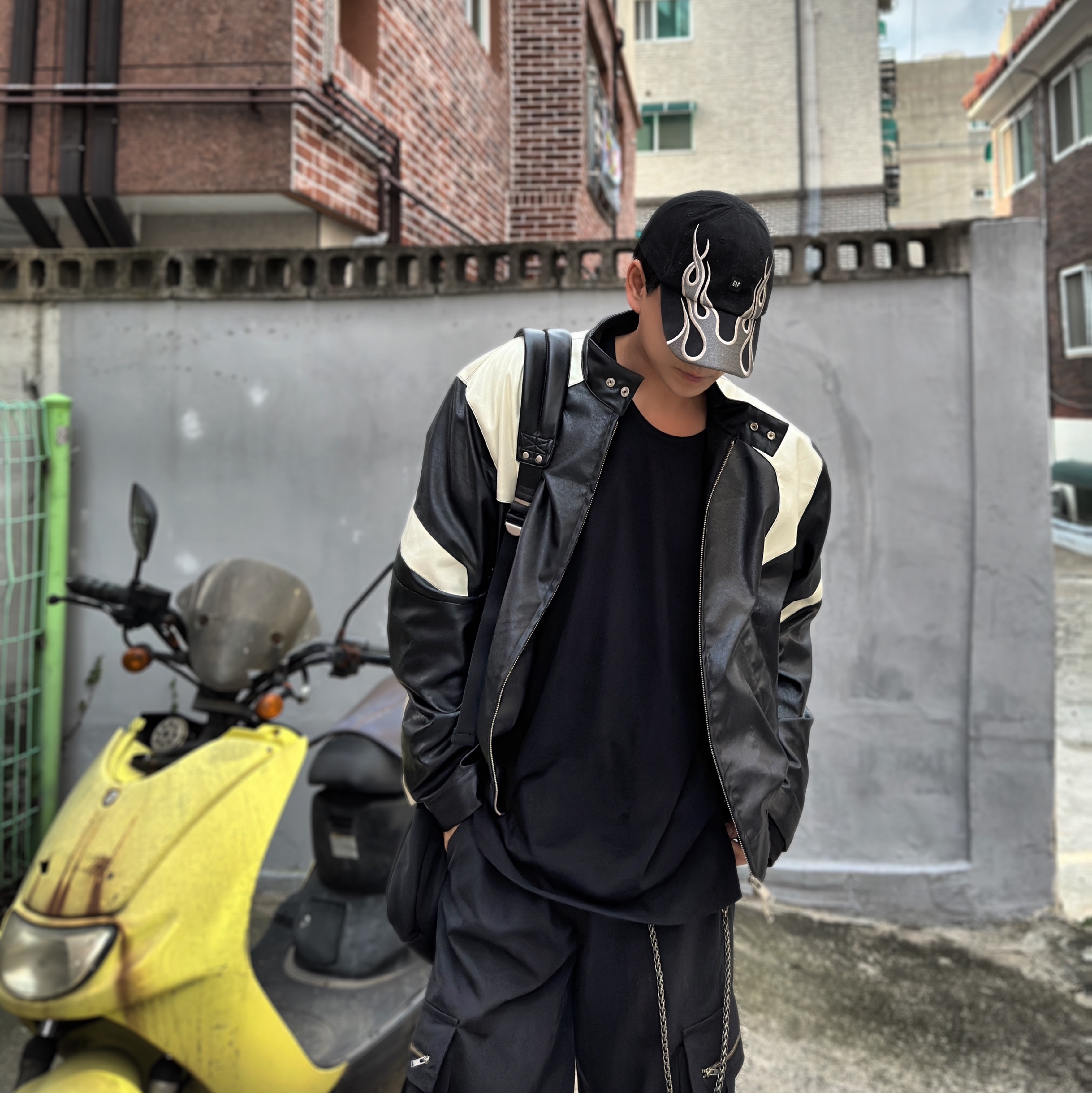Yeezy Gap Engineered By Balenciaga Flame Cap Black 착용 스타일 - 3