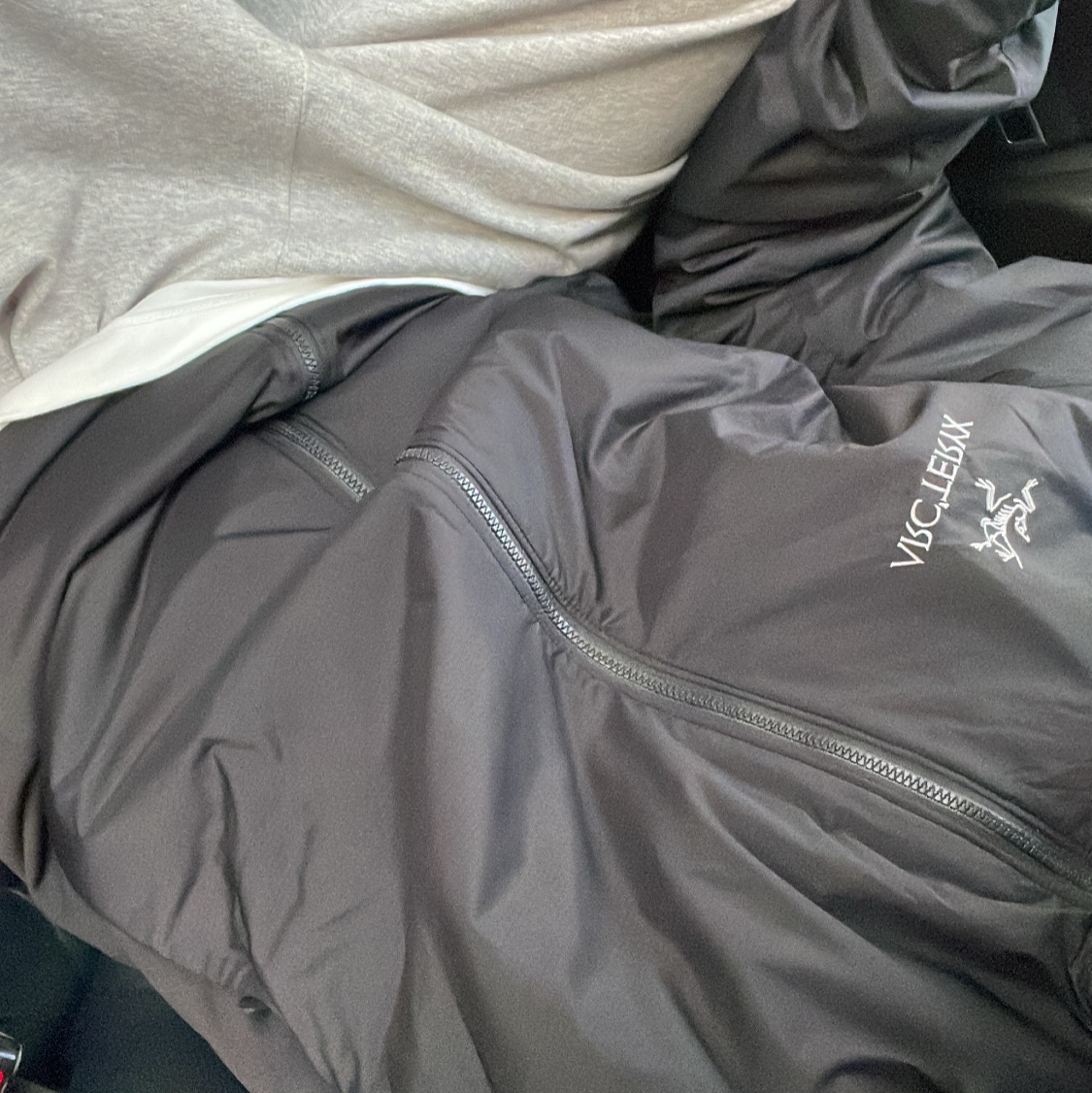 Arc'teryx Atom LT Hoody Black 착용 스타일