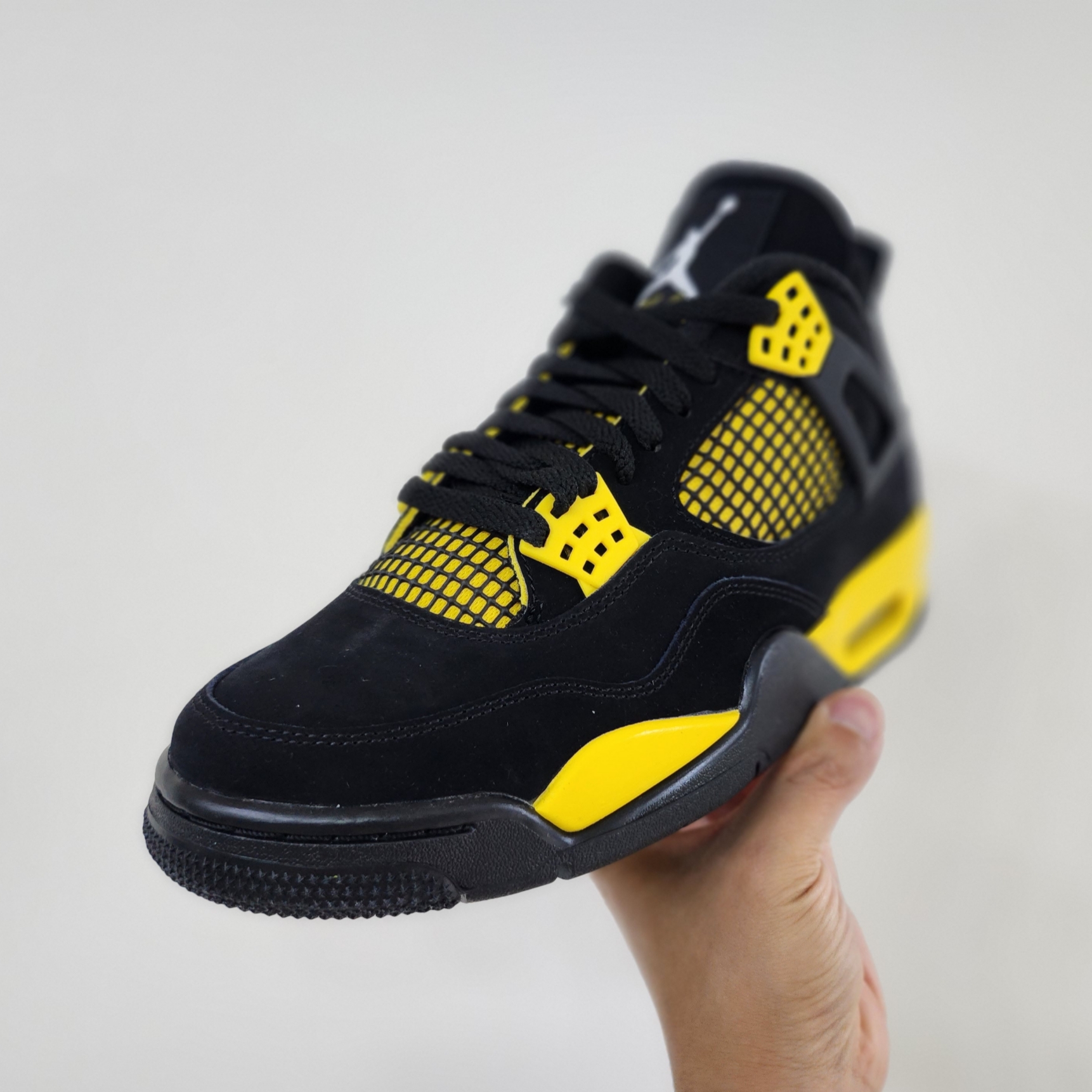Jordan 4 Retro Thunder 2023 착용 스타일 - 1