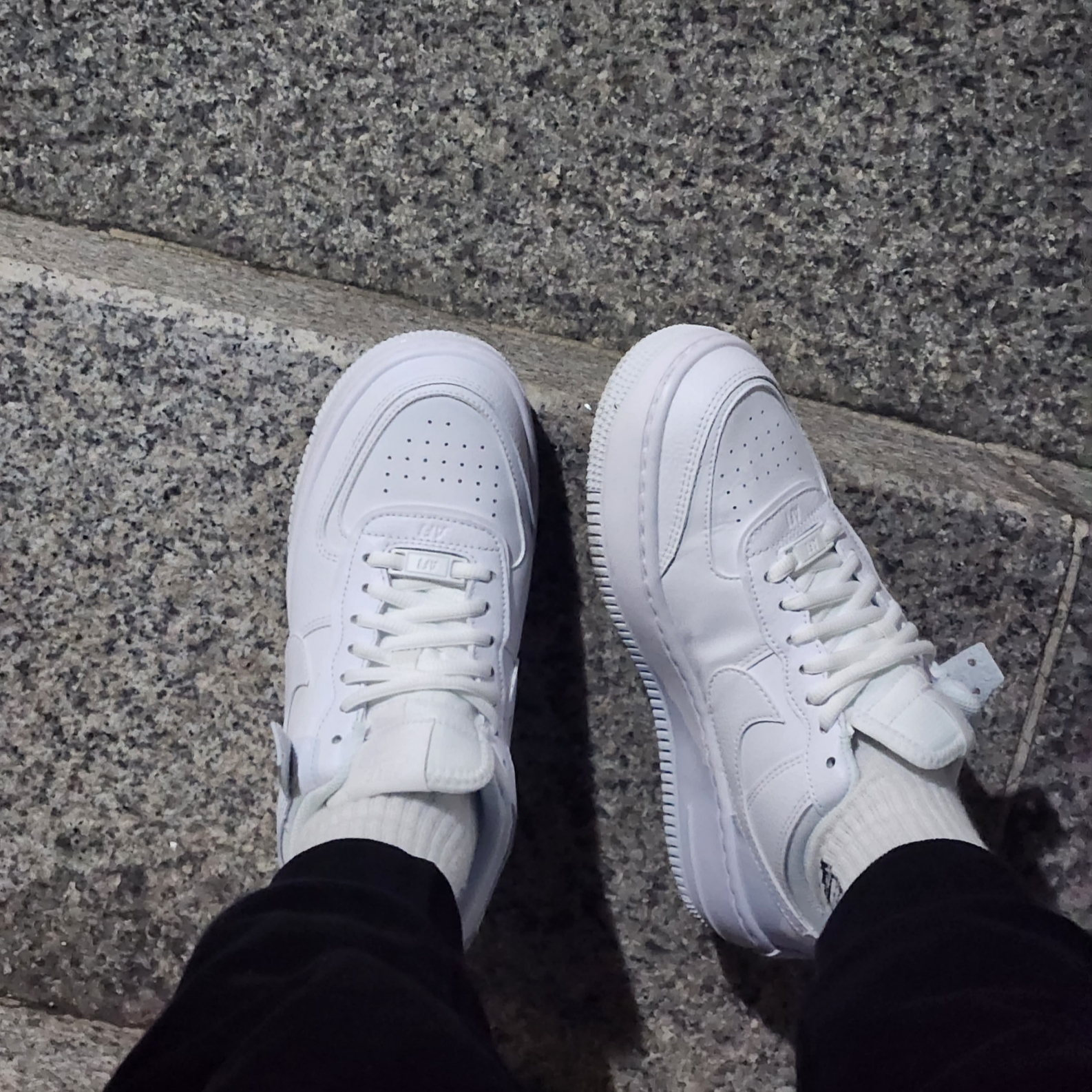 (W) Nike Air Force 1 Shadow Triple White 착용 스타일