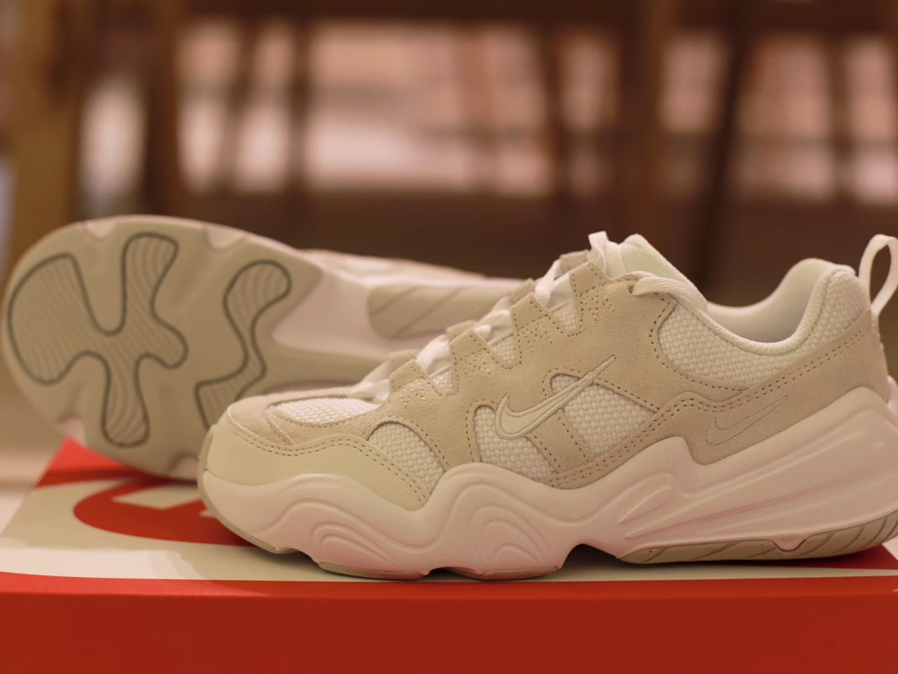 (W) Nike Tech Hera Summit White 착용 스타일 - 4