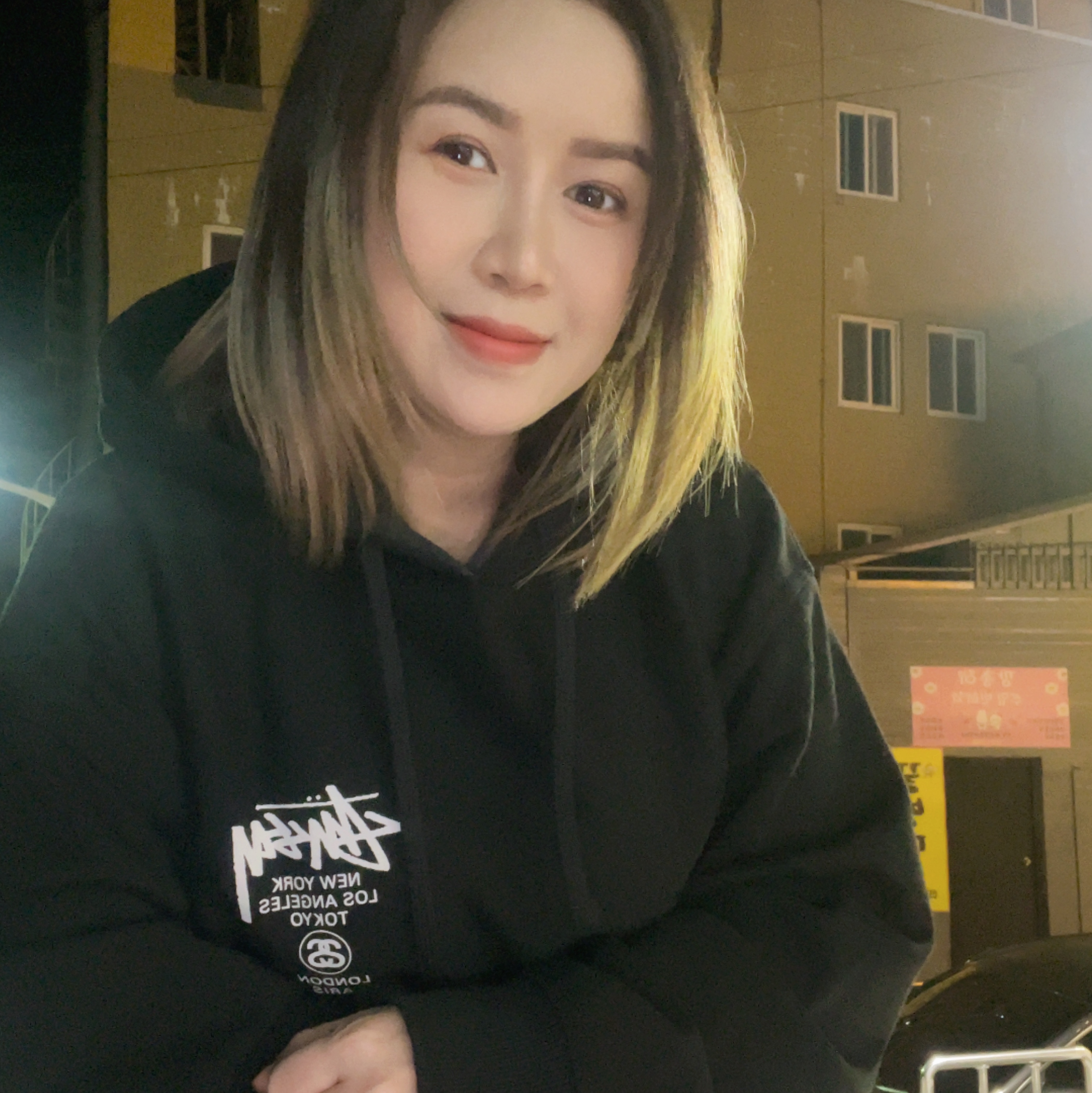 Stussy World Tour Hoodie Black 2023 착용 스타일 - 1