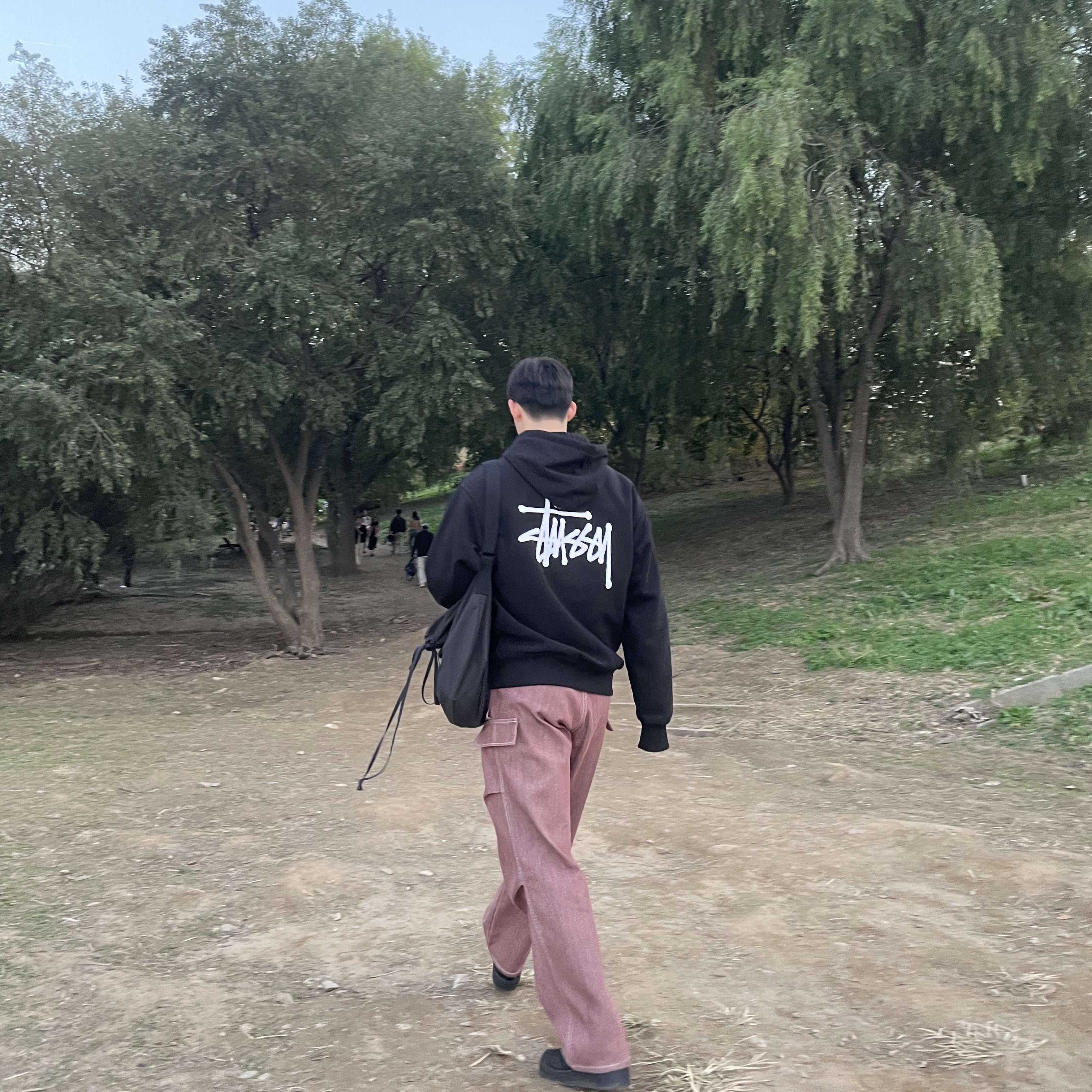 Stussy Basic Stussy Hoodie Black 2023, Nike Air Force 1 '07 Low Triple Black 착용 스타일 - 4