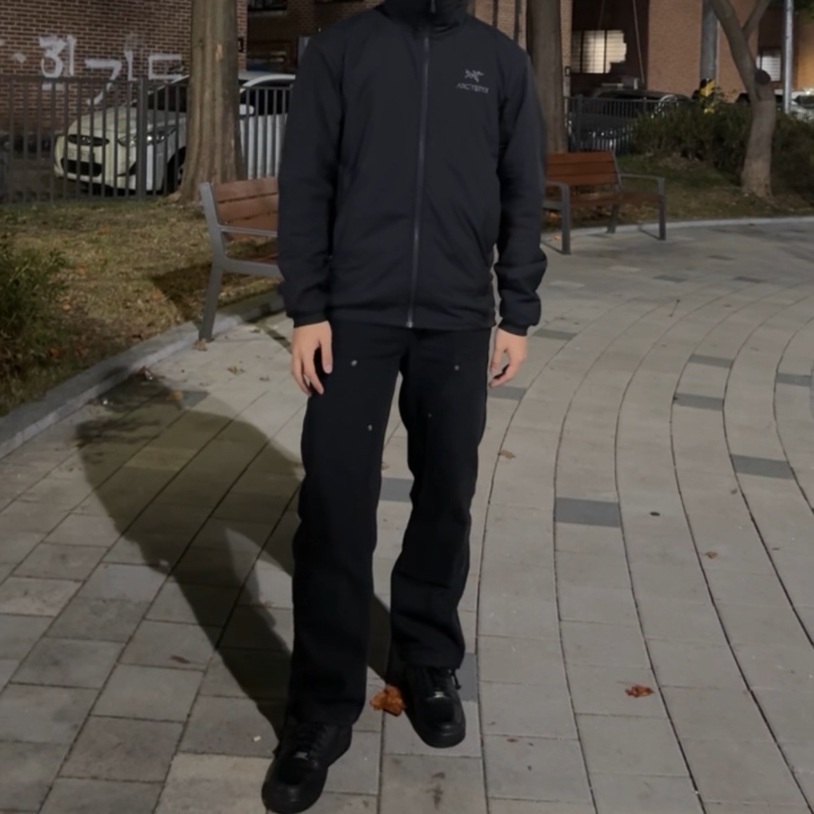 Arc'teryx Atom Hoody Black, Nike Air Force 1 '07 Low Triple Black 착용 스타일