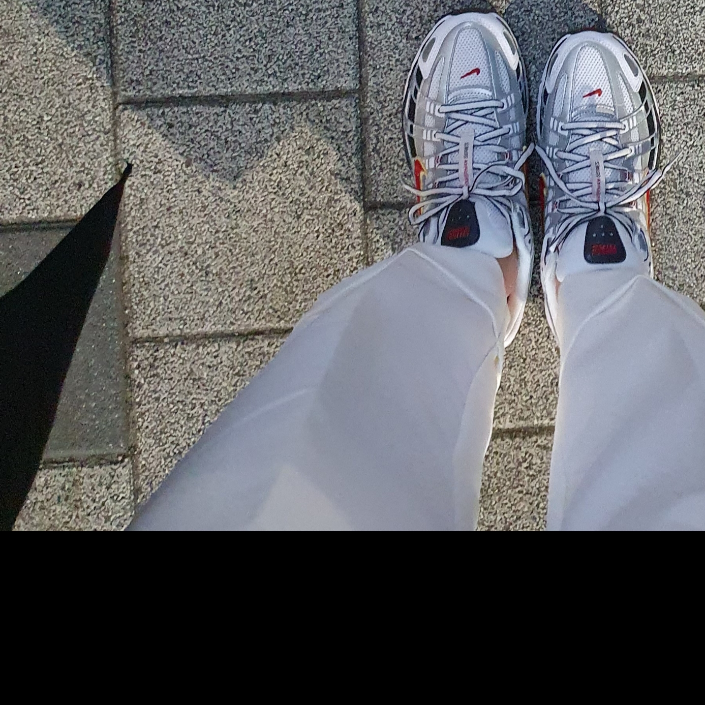 (W) Nike P-6000 Metallic Silver Red 착용 스타일 - 1