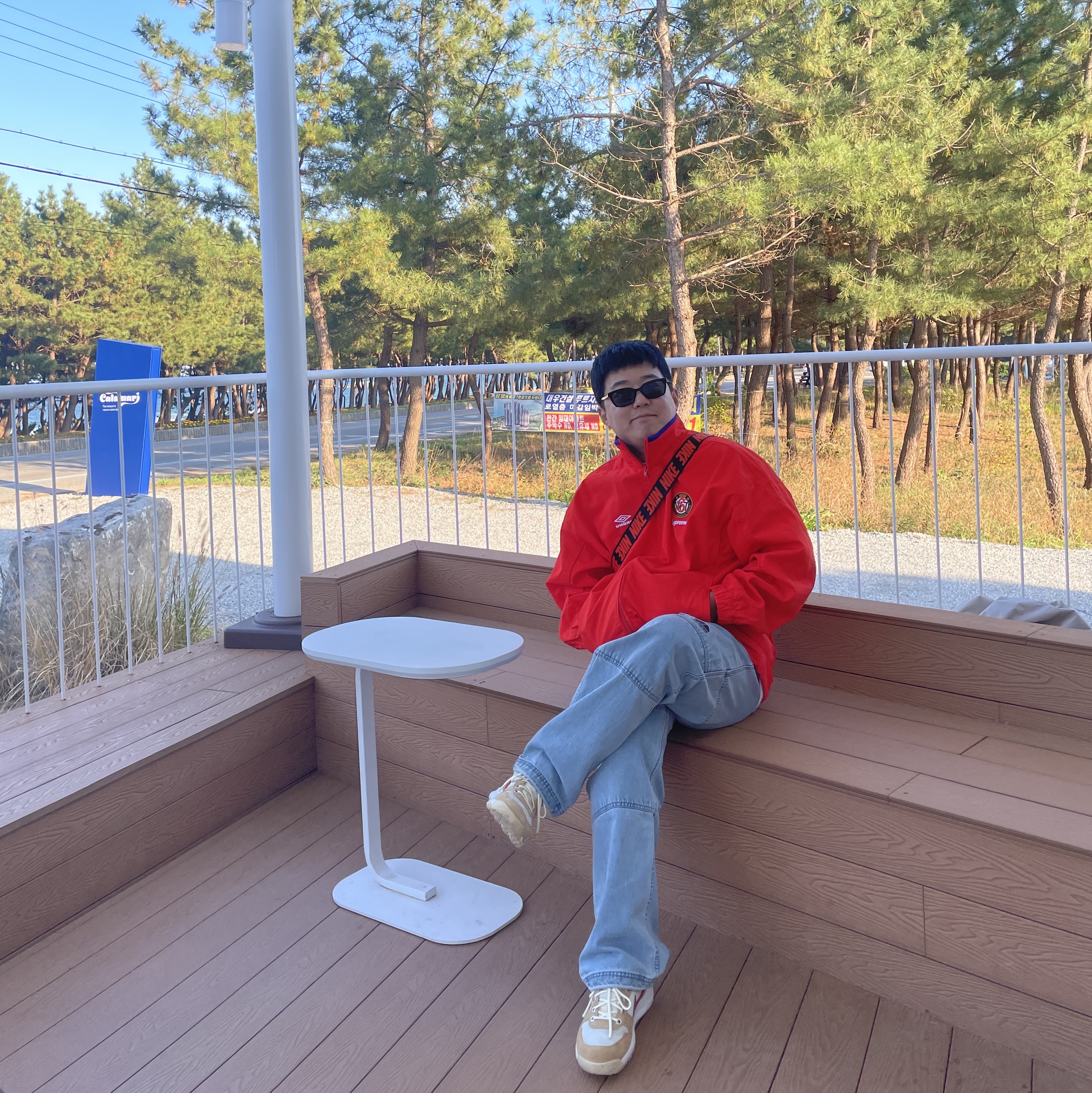 Supreme x Umbro Cotton Ripstop Track Jacket Red - 23FW, Supreme x Nike ACG Belted Denim Pants Washed Blue - 22FW 착용 스타일