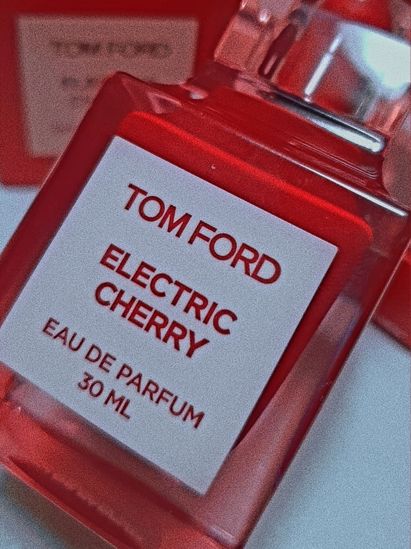 Tom Ford Electric Cherry Eau De Parfum 30ml 착용 스타일