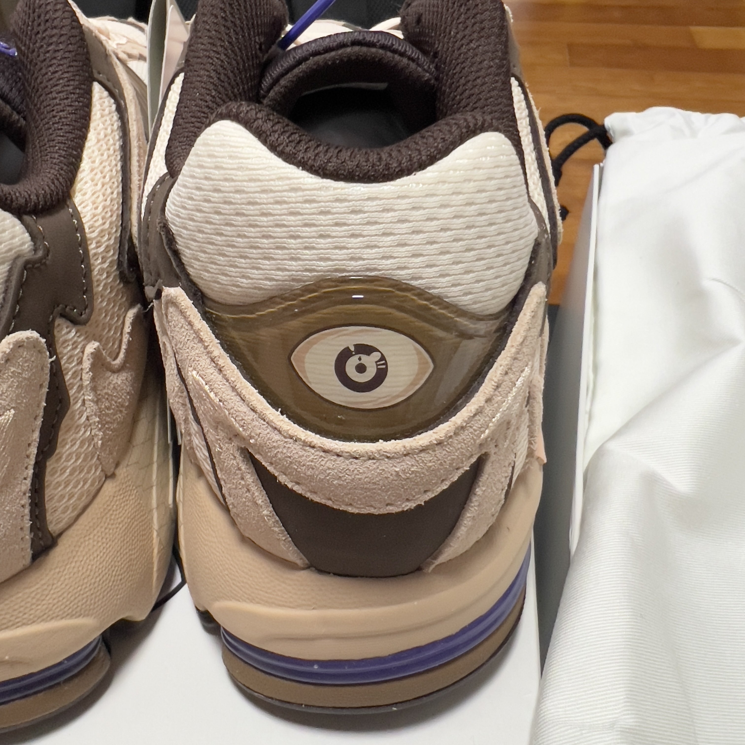 Adidas x Bad Bunny Response CL Ecru Tint 착용 스타일 - 4