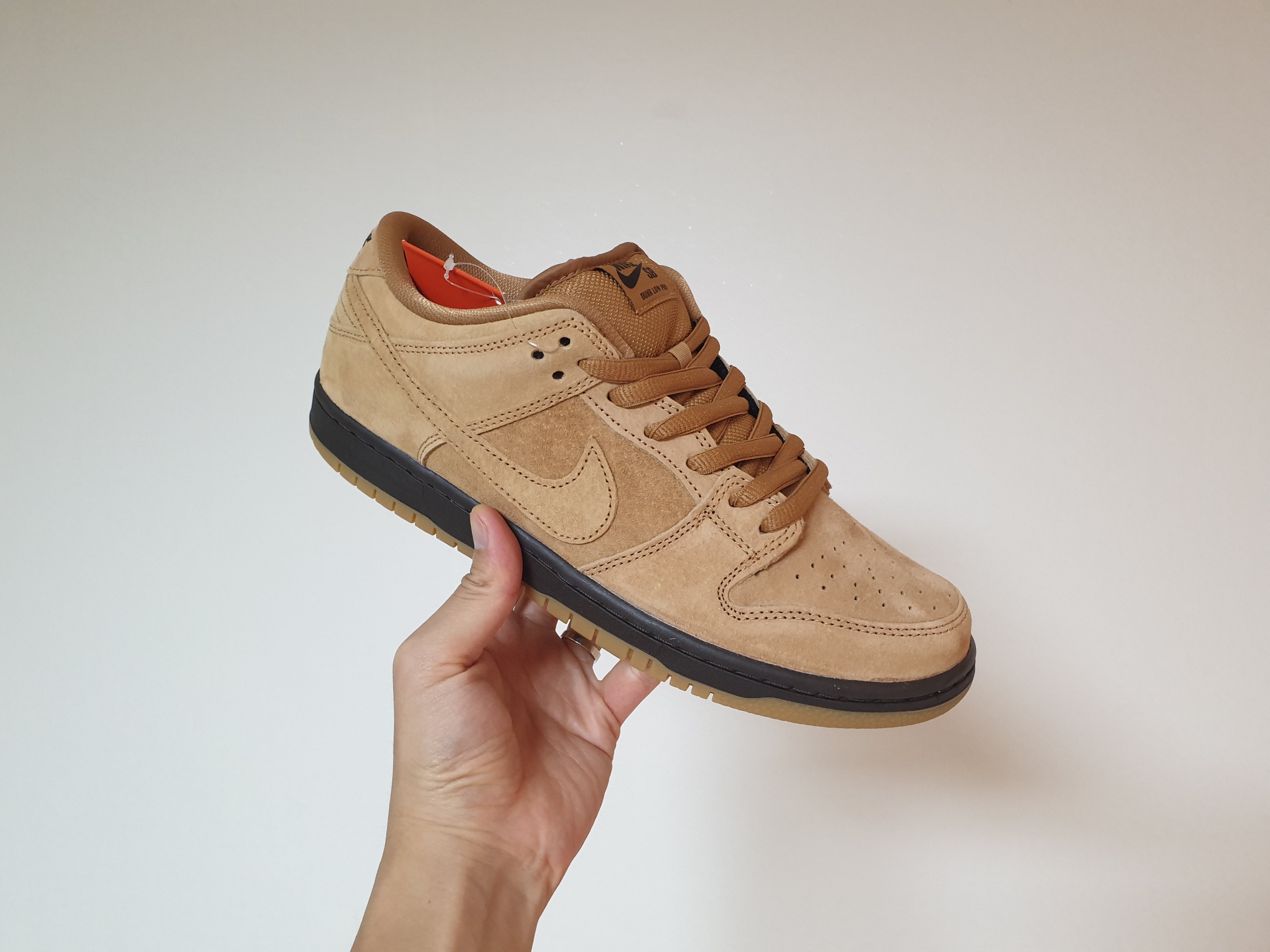 Nike SB Dunk Low Pro Wheat 2023 착용 스타일 - 1
