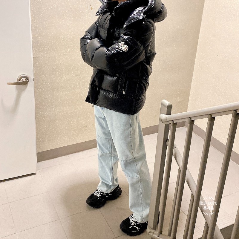 Moncler Maya 70 Short Down Jacket Black - 22FW 착용 스타일 - 2