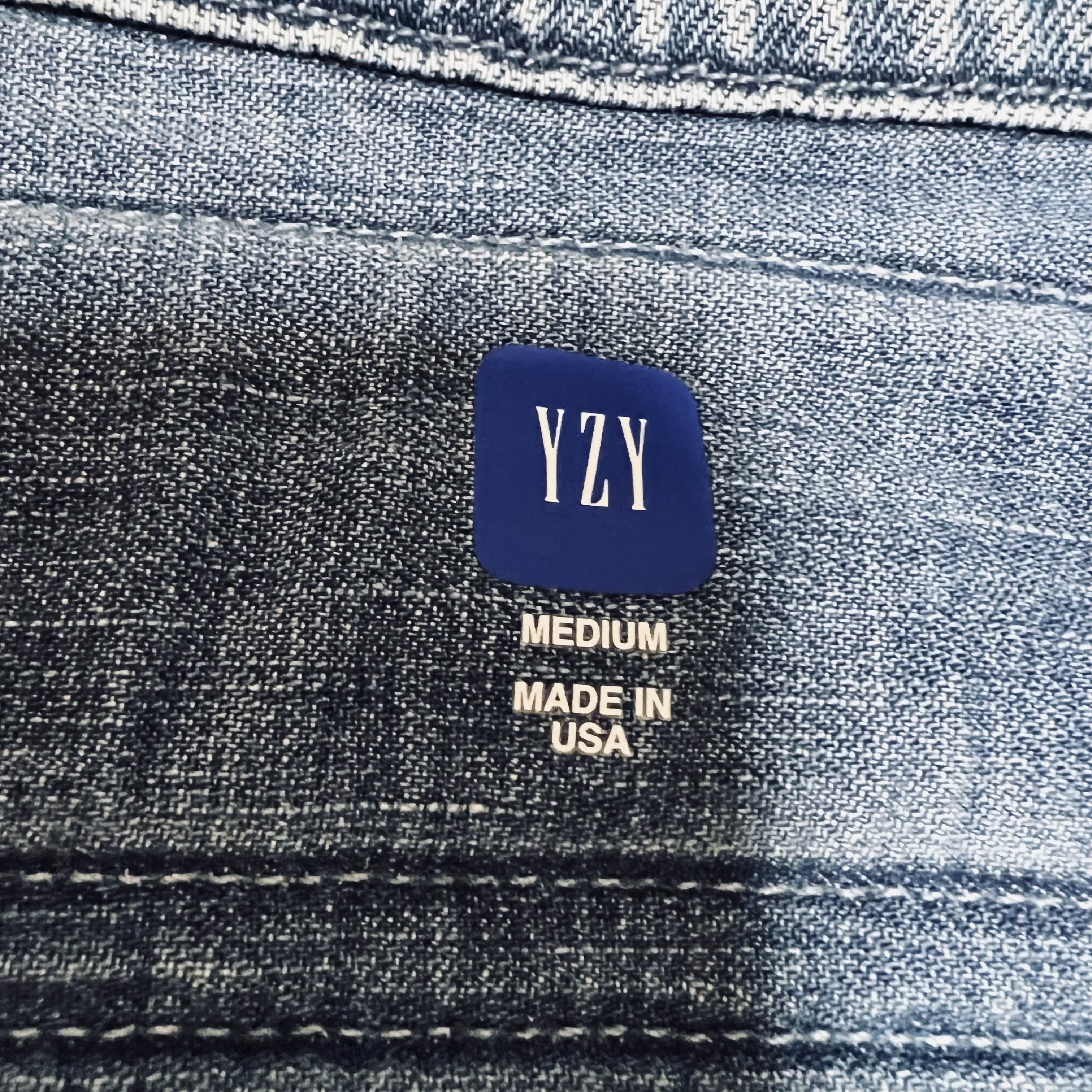 Yeezy Gap Engineered By Balenciaga Padded Denim Jacket Blue, Diesel B-1DR W Leather Belt with D Buckle Black 착용 스타일 - 2