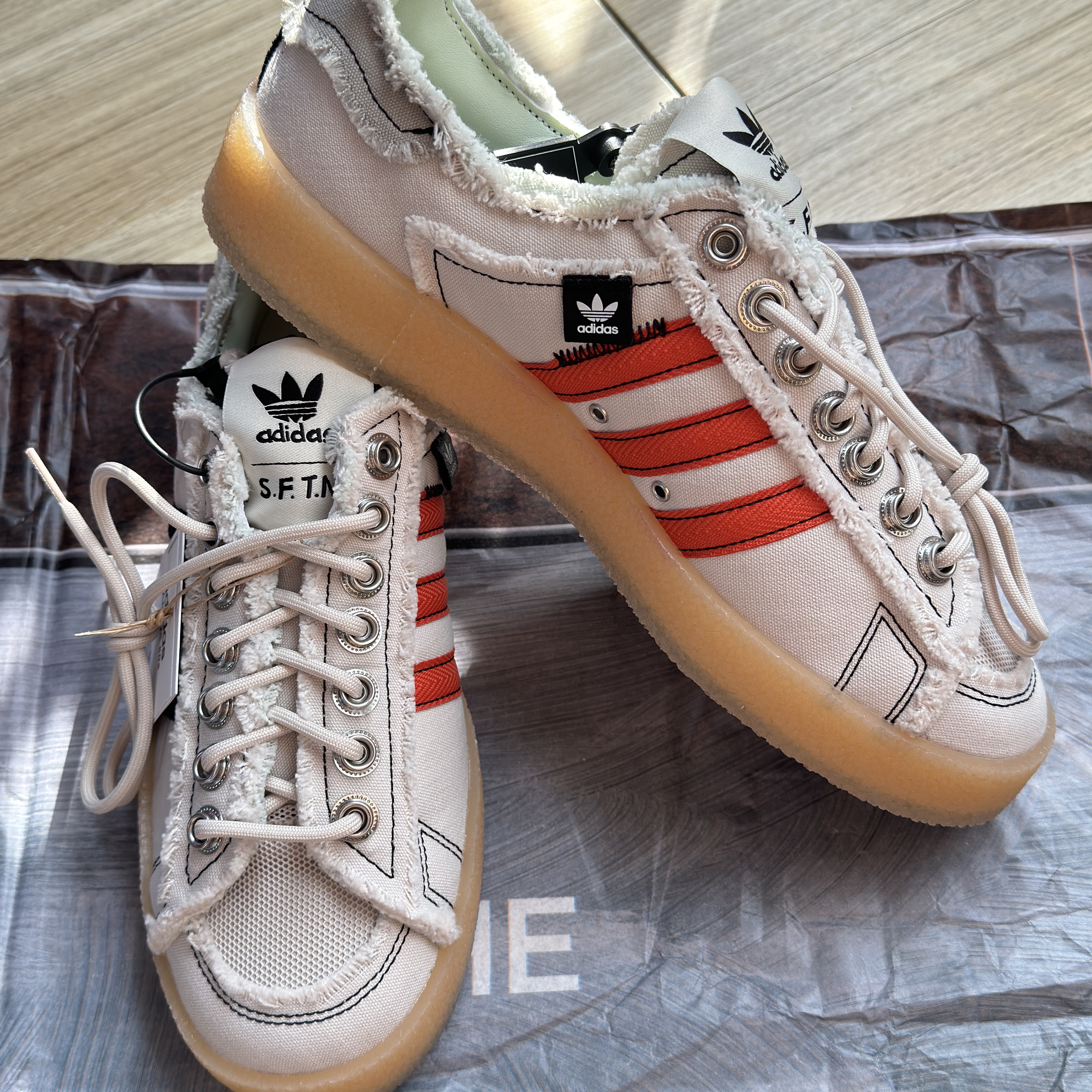 Adidas x Song for the Mute Campus 80s Bliss Core Black 착용 스타일 - 2