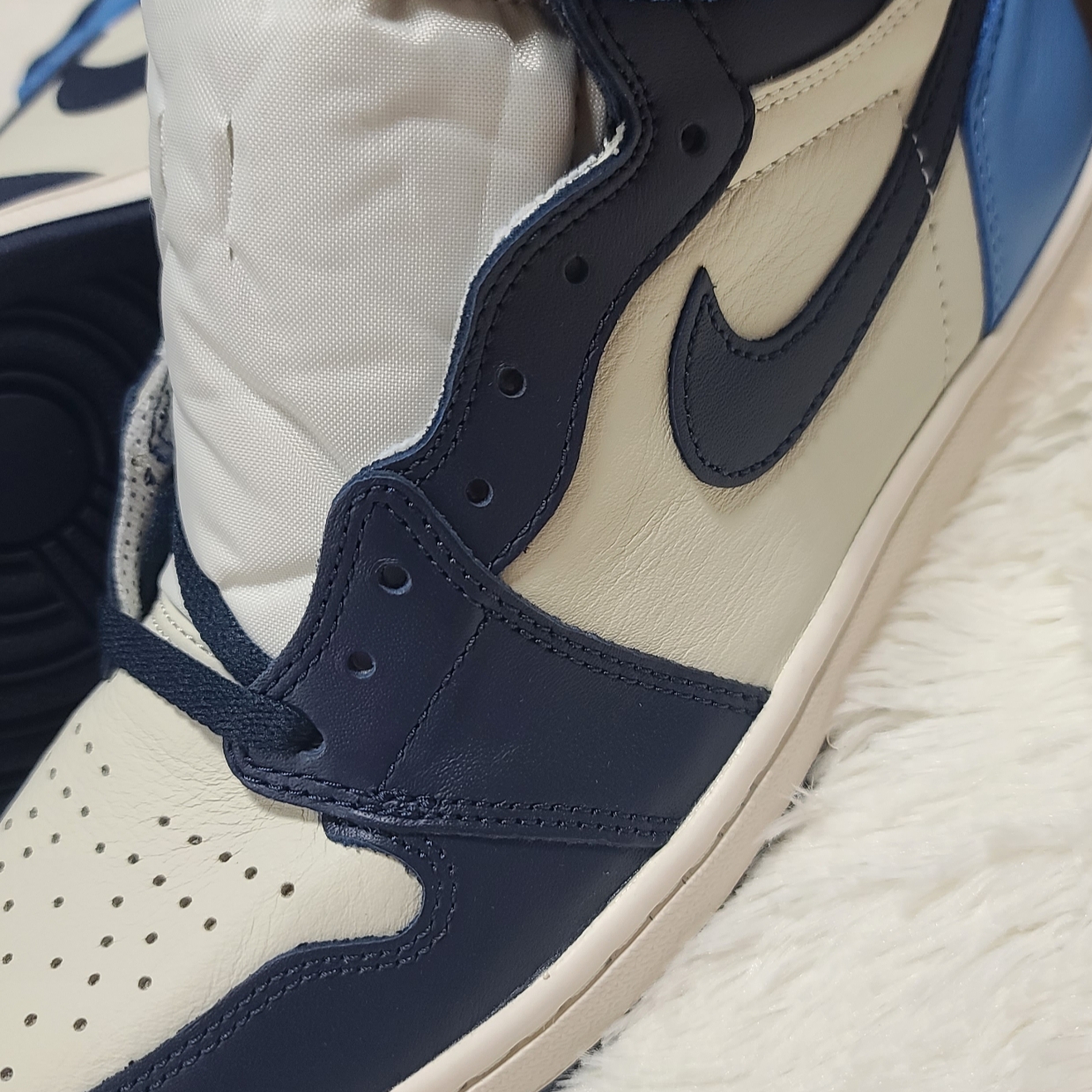 Jordan 1 Retro High Obsidian UNC 착용 스타일 - 1