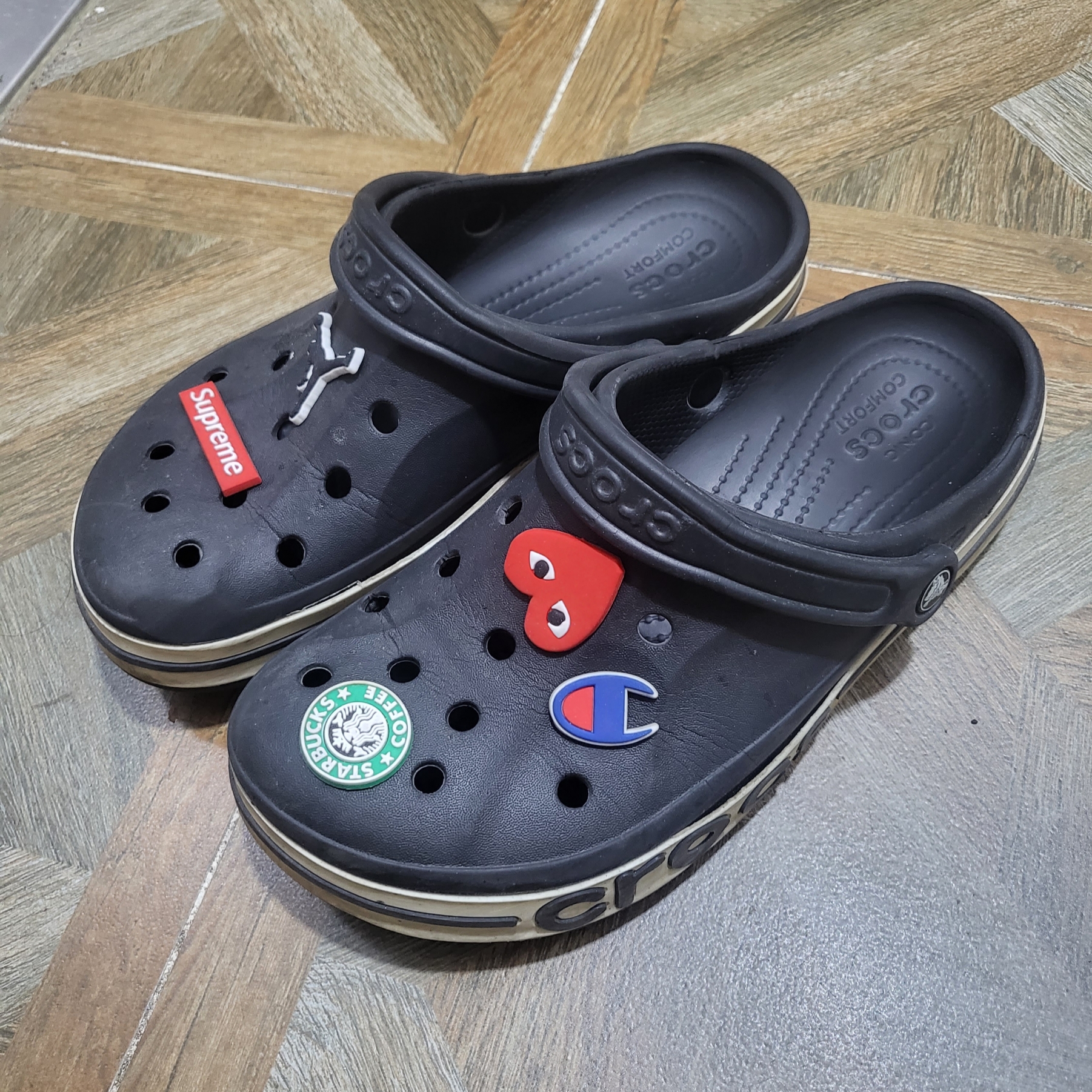 Crocs Bayaband Clog Black White 착용 스타일