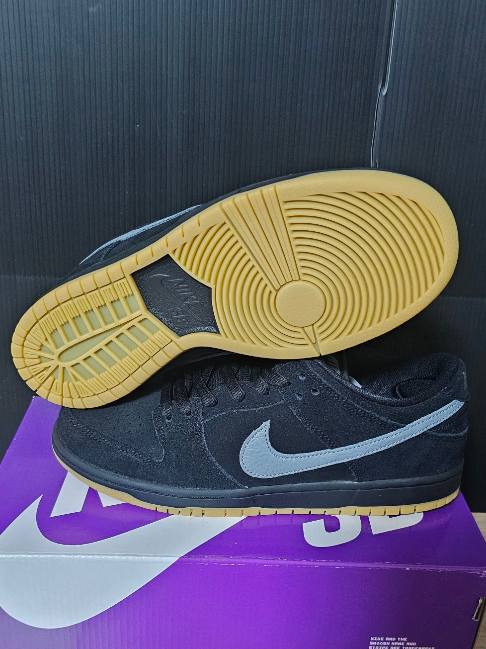 Nike SB Dunk Low Pro Black Cool Grey 착용 스타일 - 5