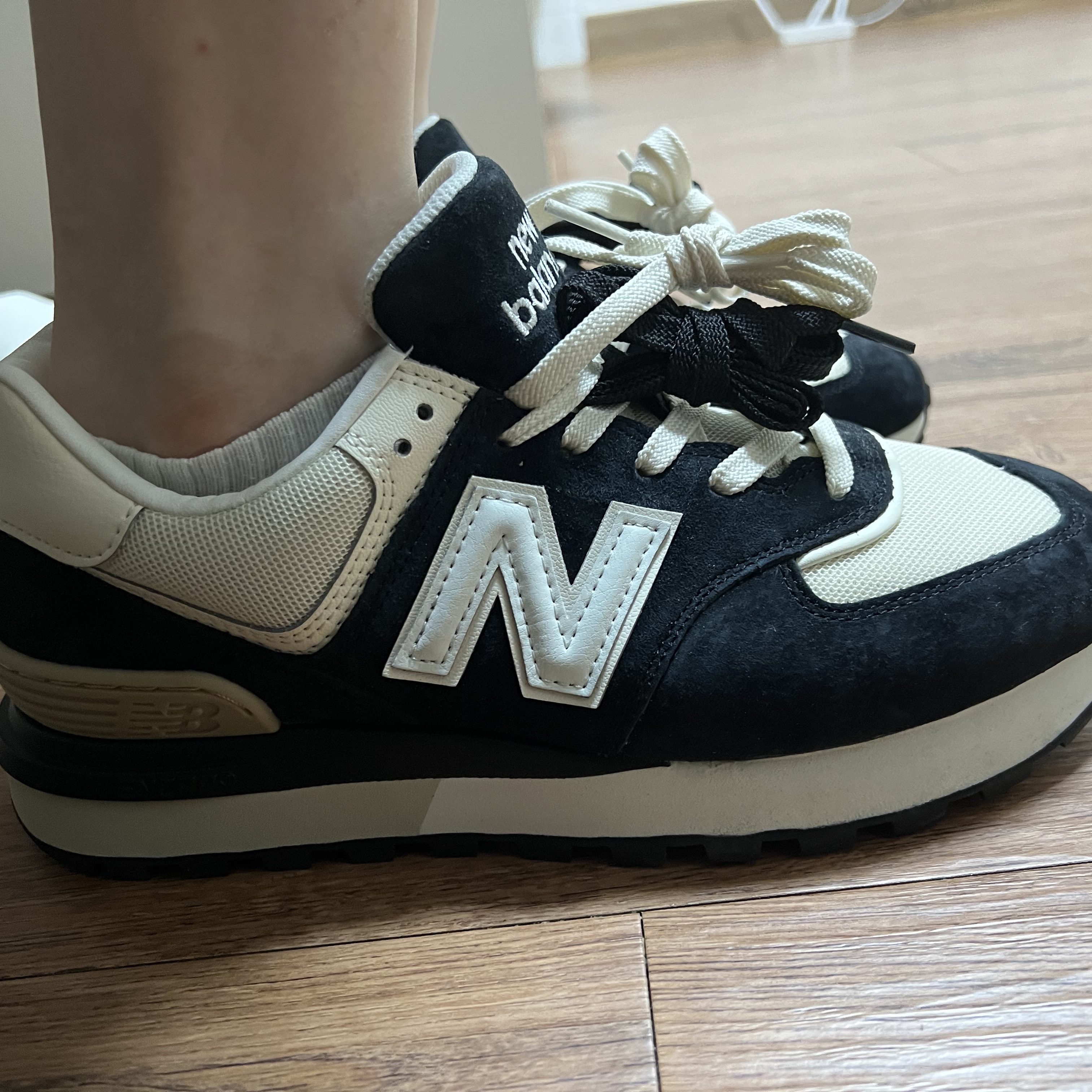 New Balance 574 Legacy Black Angora 착용 스타일