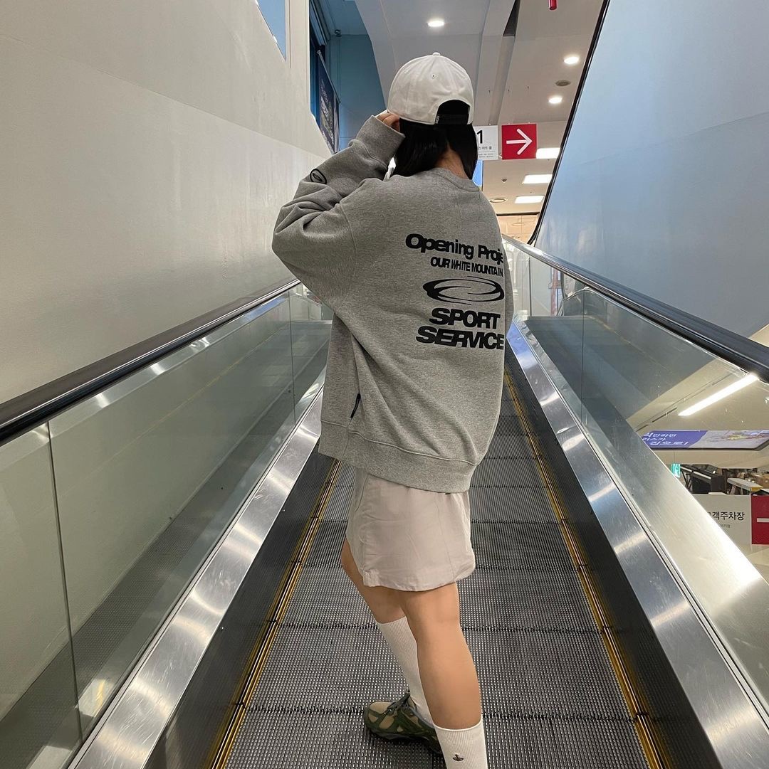 Opening Project Sport Service Sweatshirt Melange Grey, Opening Project Sport Service Sweatshirt Off White 착용 스타일 - 1