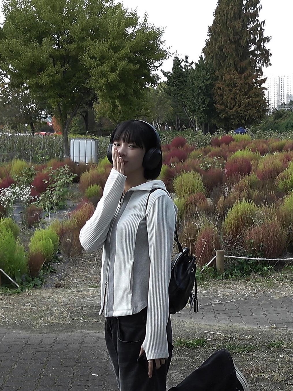 Millo Women Two-Way Side Hood Zip-Up Cream, Millo Women Two-Way Side Hood Zip-Up Melange Gray 착용 스타일 - 2