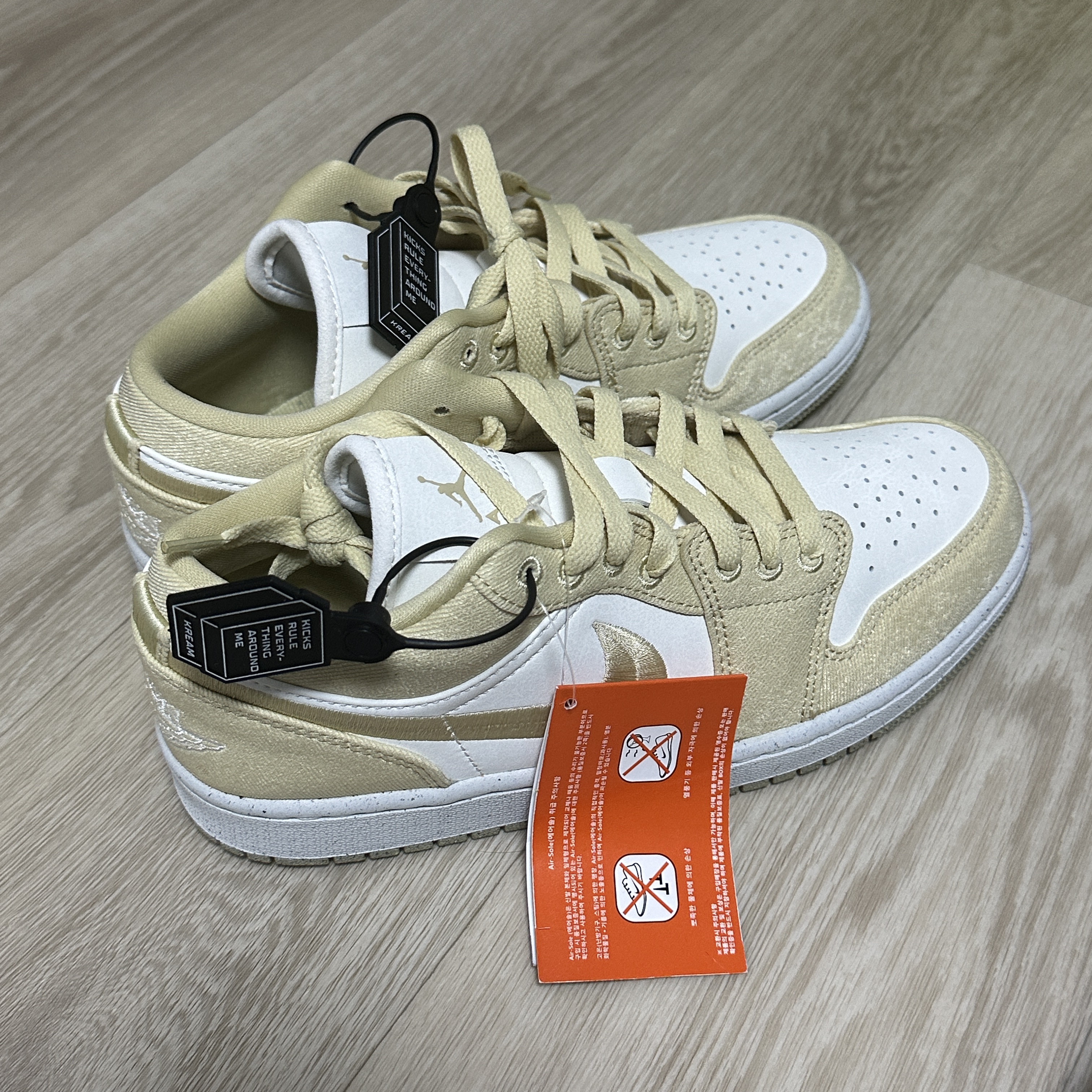 (W) Jordan 1 Low SE Team Gold Sail 착용 스타일