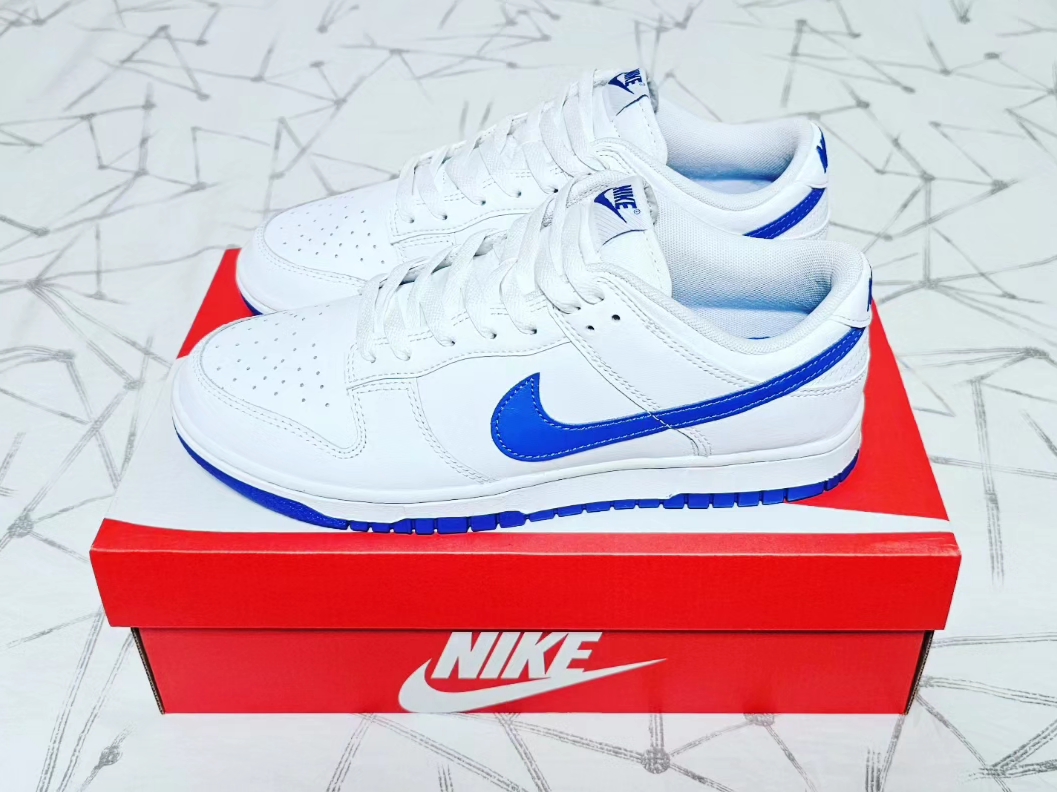Nike Dunk Low Retro White Hyper Royal 착용 스타일 - 2